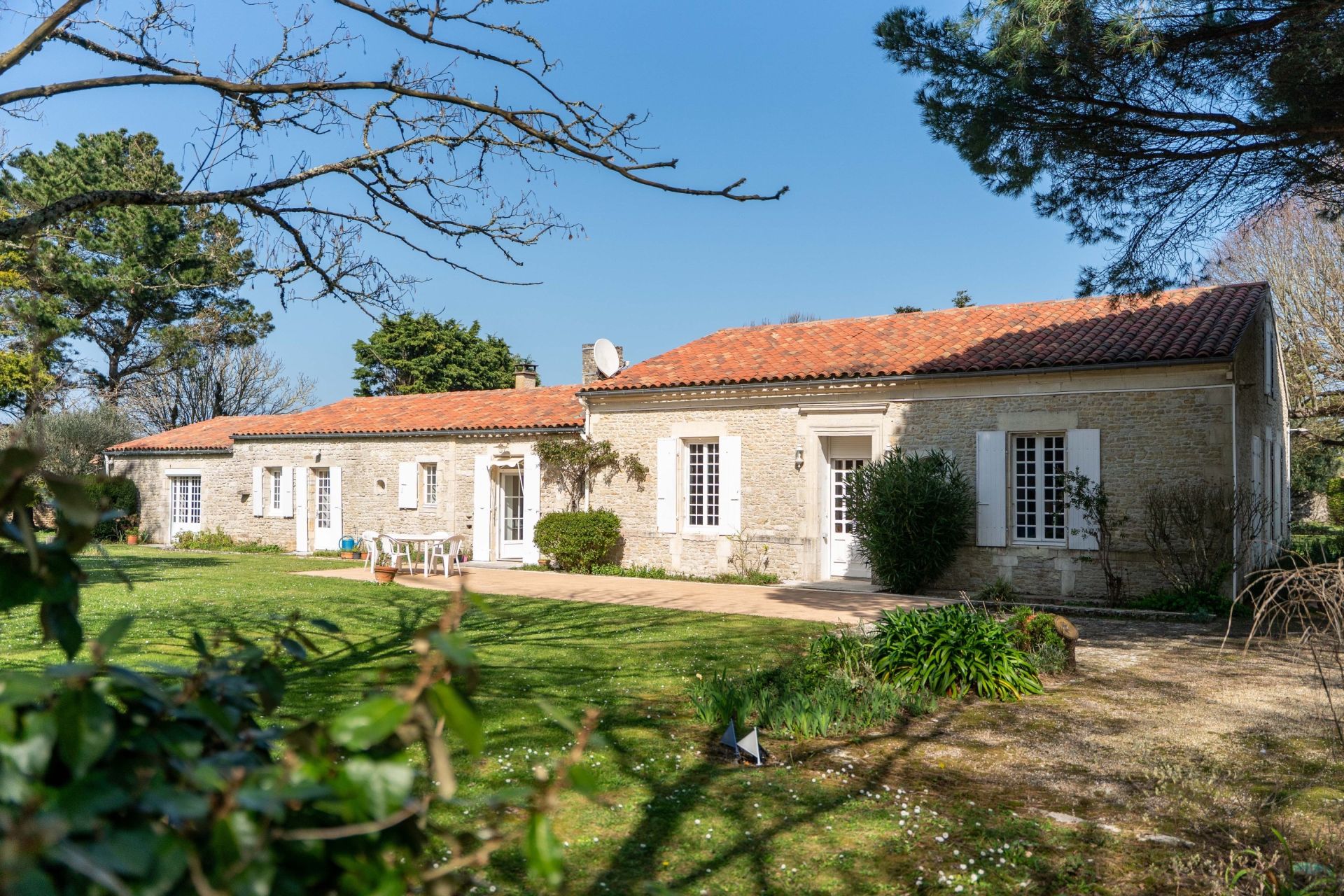 luxury house 6 Rooms for sale on ST GEORGES D OLERON (17190)