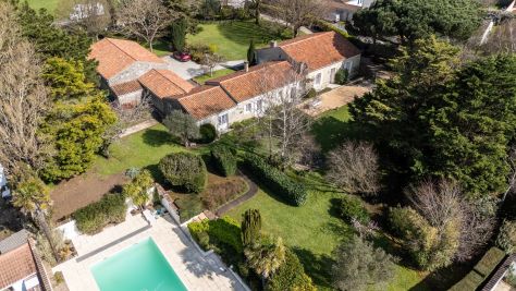 Sale Luxury house Saint-Georges-d'Oléron 6 Rooms 200 m²
