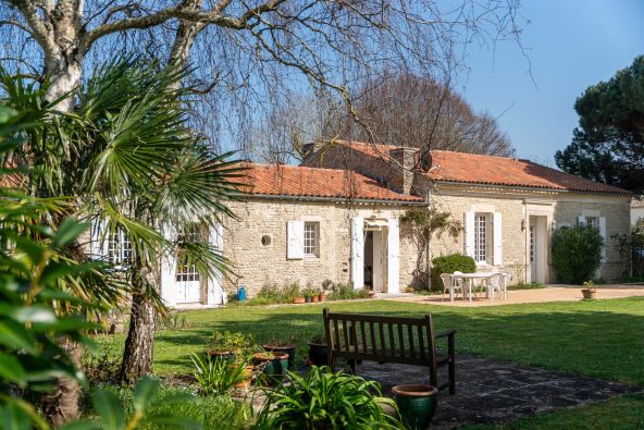 Sale Luxury house Saint-Georges-d'Oléron 6&nbsp;Rooms 200&nbsp;m²