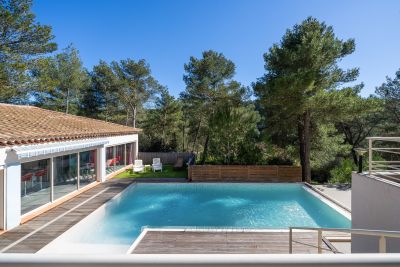 Sale Luxury house Roquefort-la-Bédoule 6 Rooms 215 m²