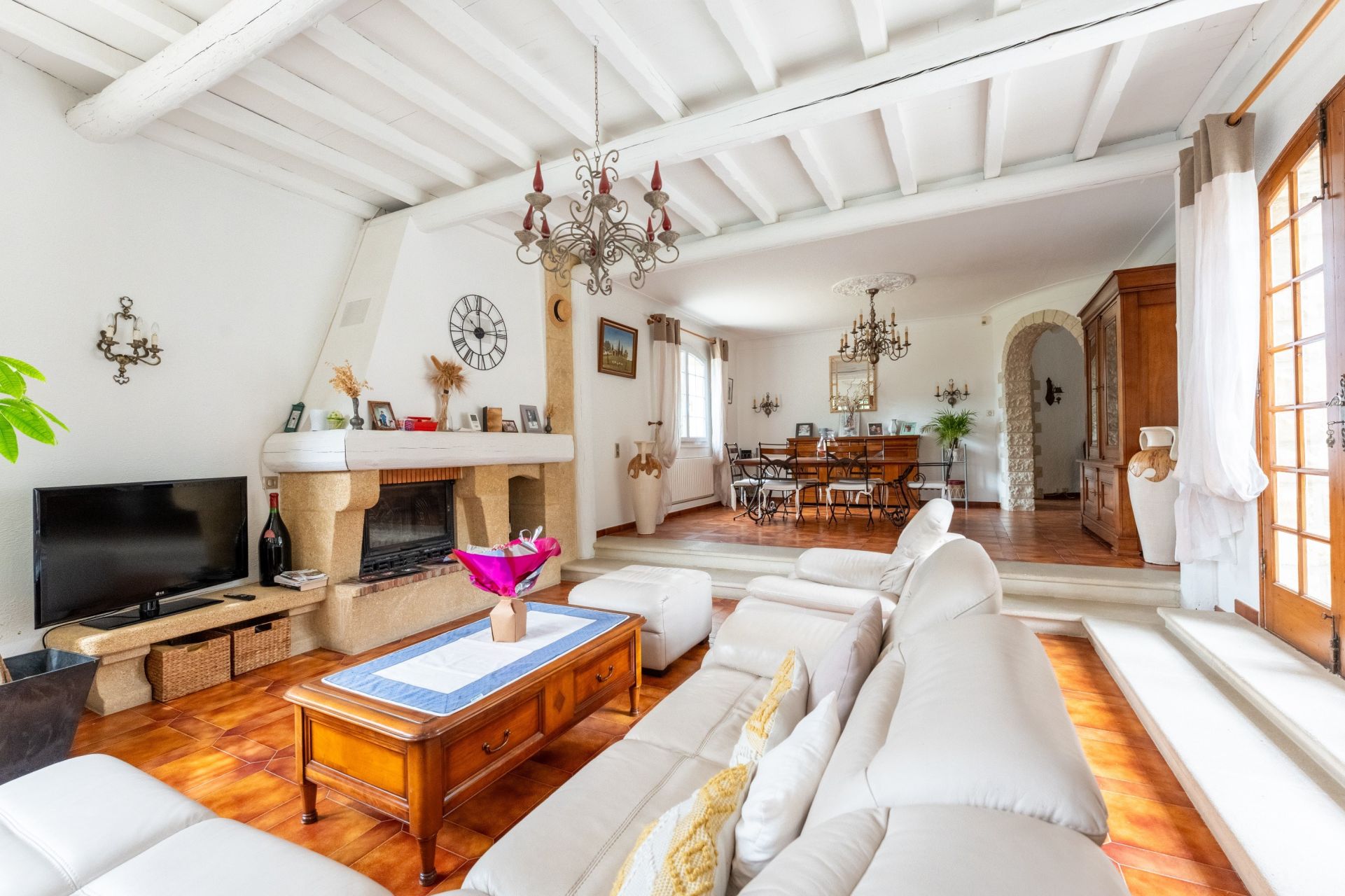 luxury house 6 Rooms for sale on PLAN D ORGON (13750)