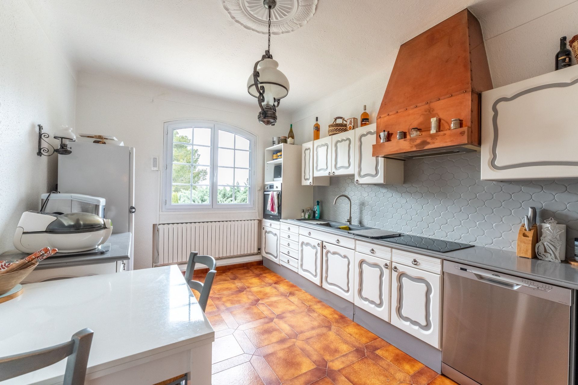 luxury house 6 Rooms for sale on PLAN D ORGON (13750)