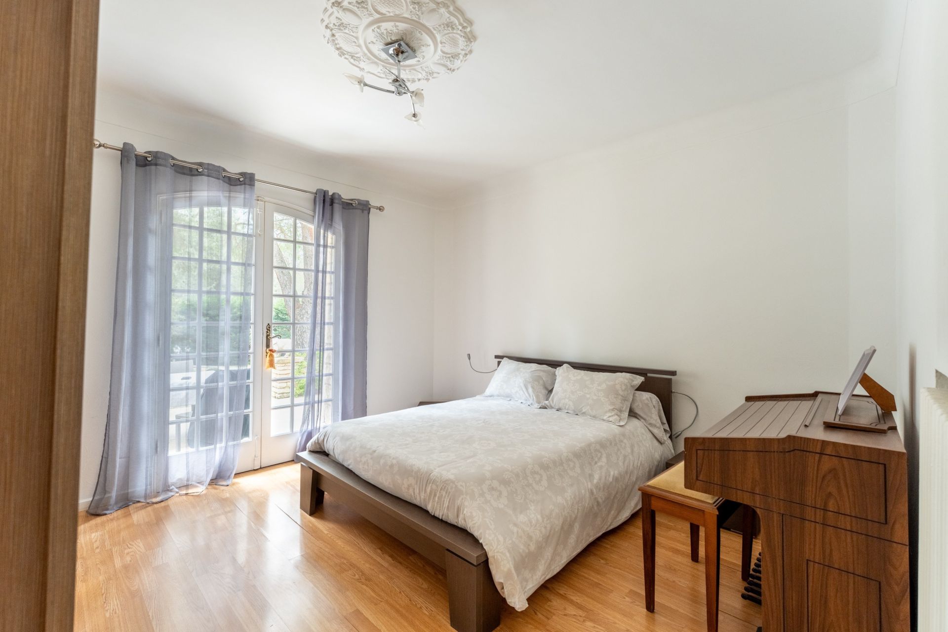 luxury house 6 Rooms for sale on PLAN D ORGON (13750)