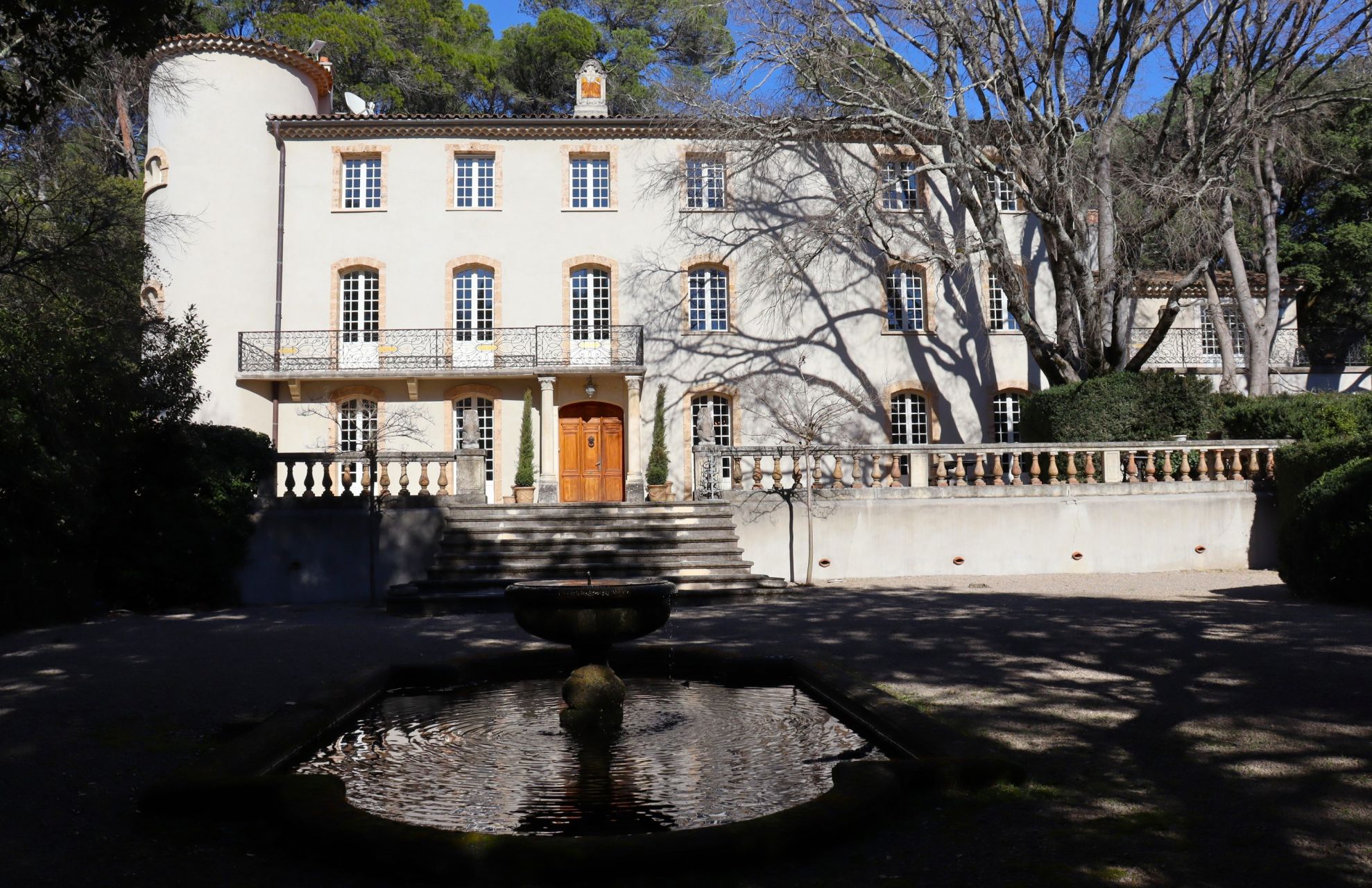 château 15 Pièces en vente sur LORGUES (83510)