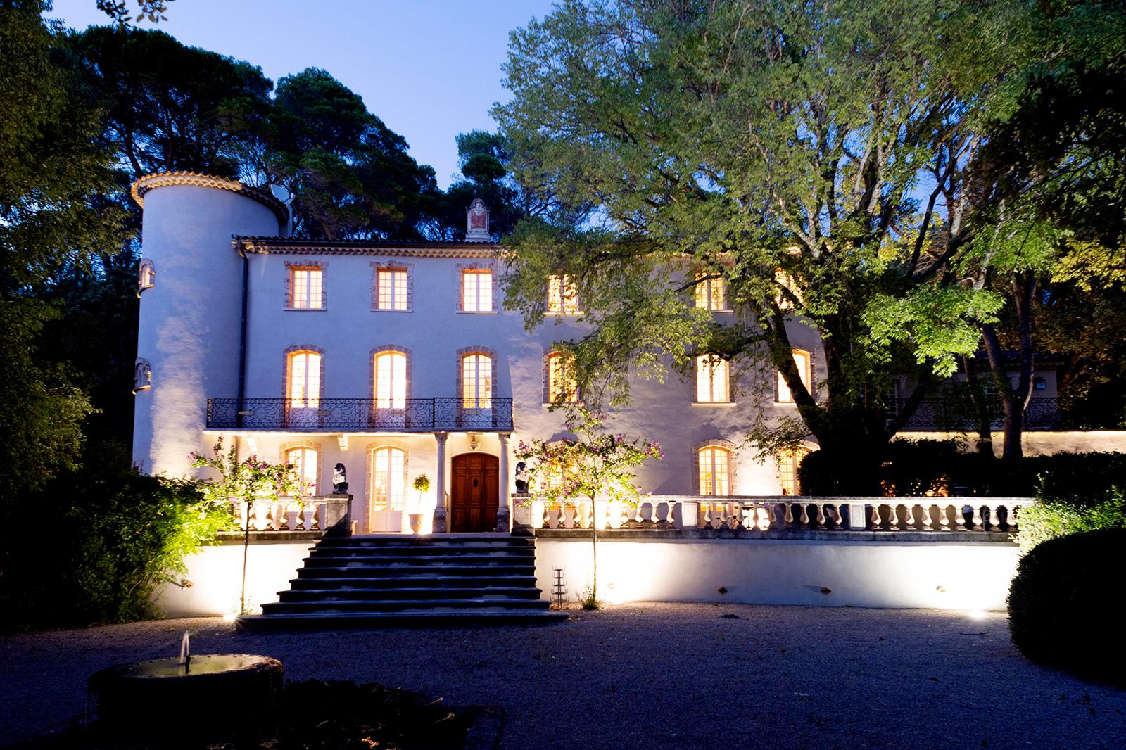 castle 15 Rooms for sale on LORGUES (83510)