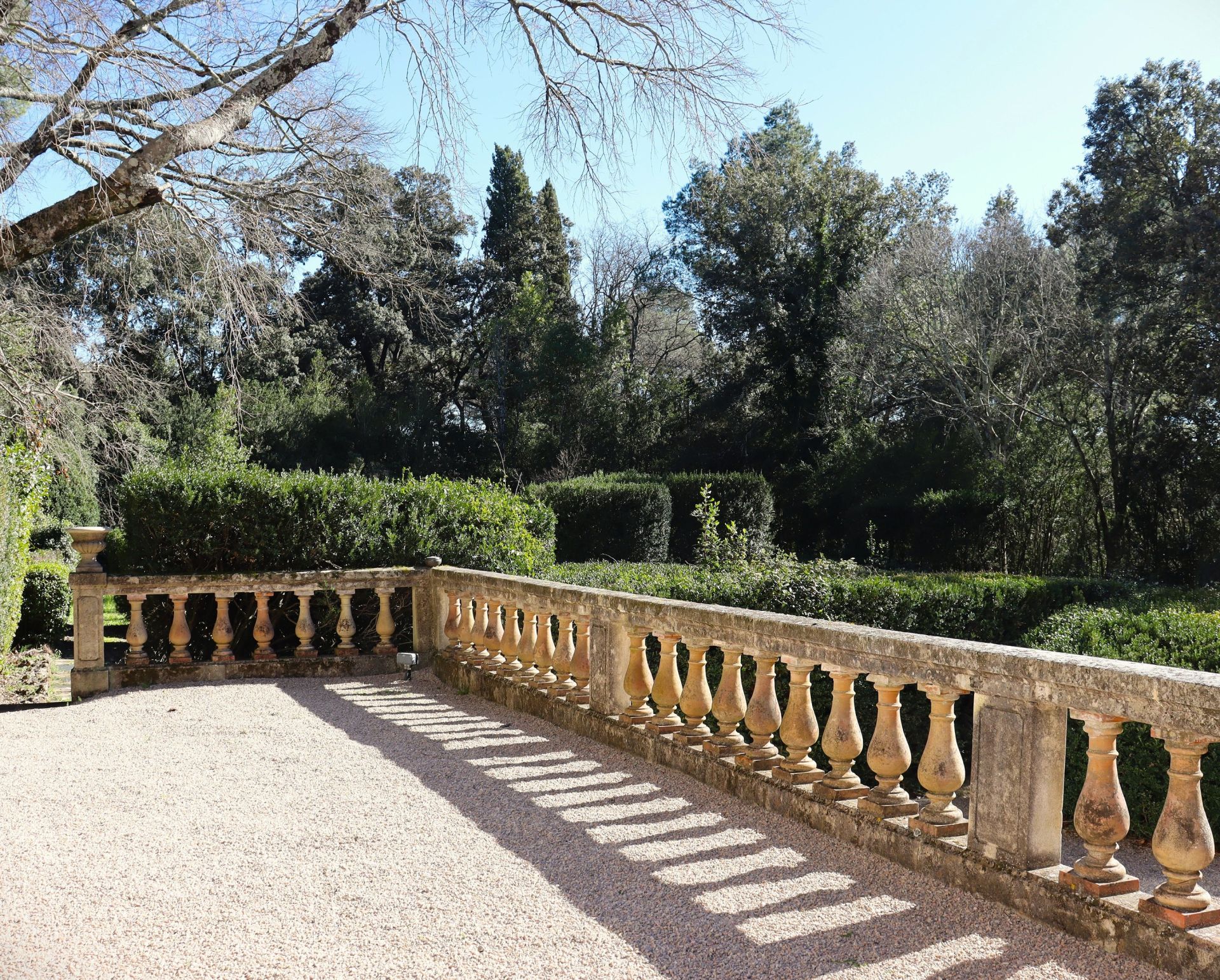 castle 15 Rooms for sale on LORGUES (83510)