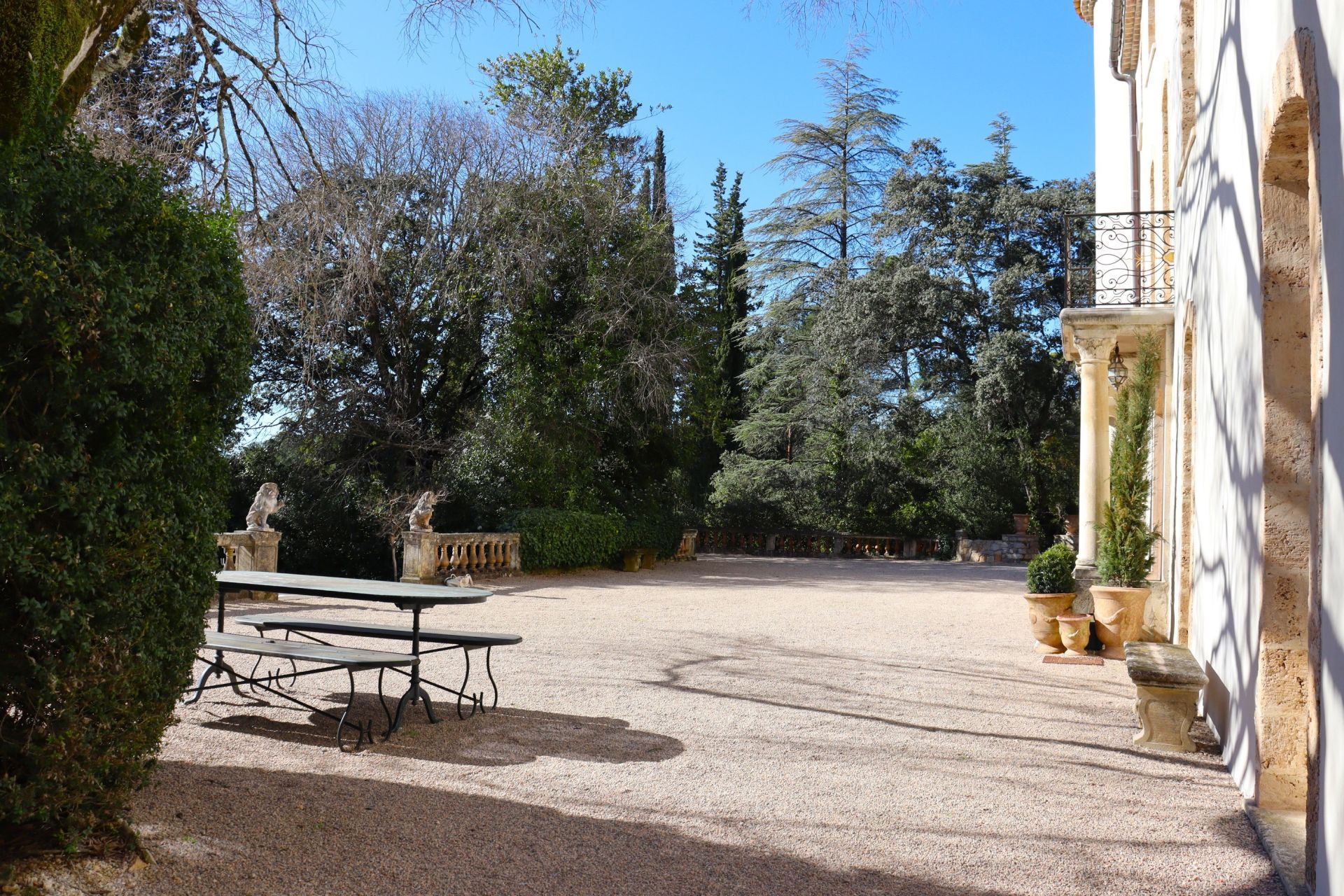 castle 15 Rooms for sale on LORGUES (83510)