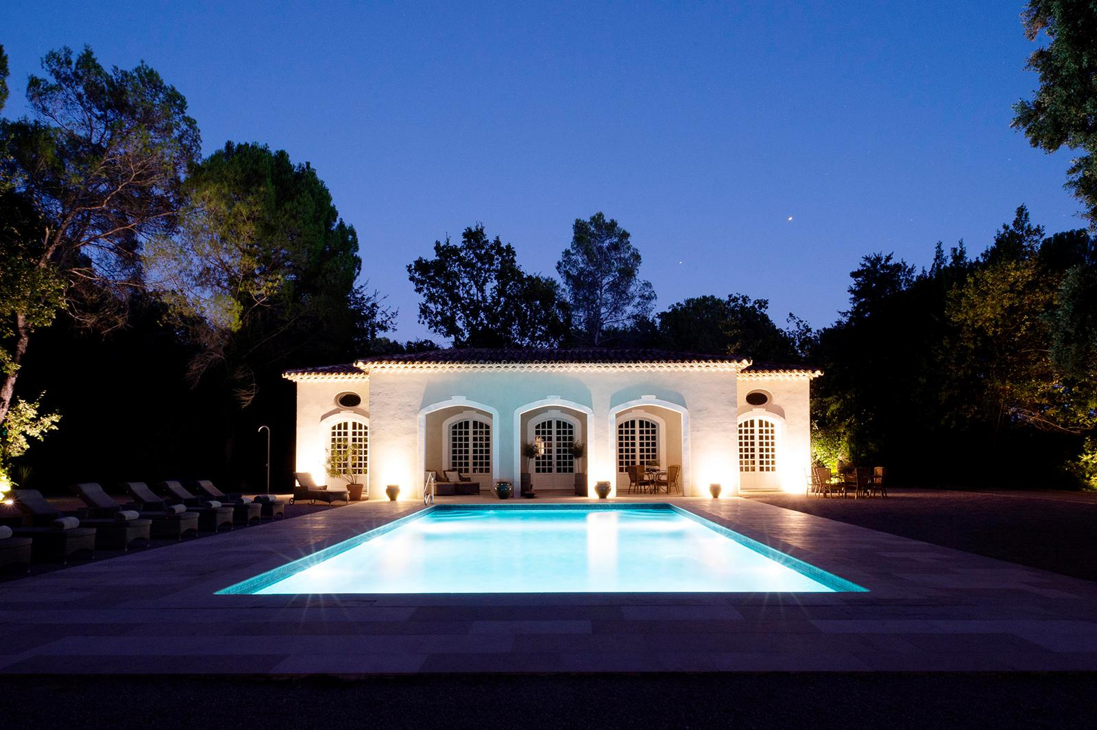 castle 15 Rooms for sale on LORGUES (83510)