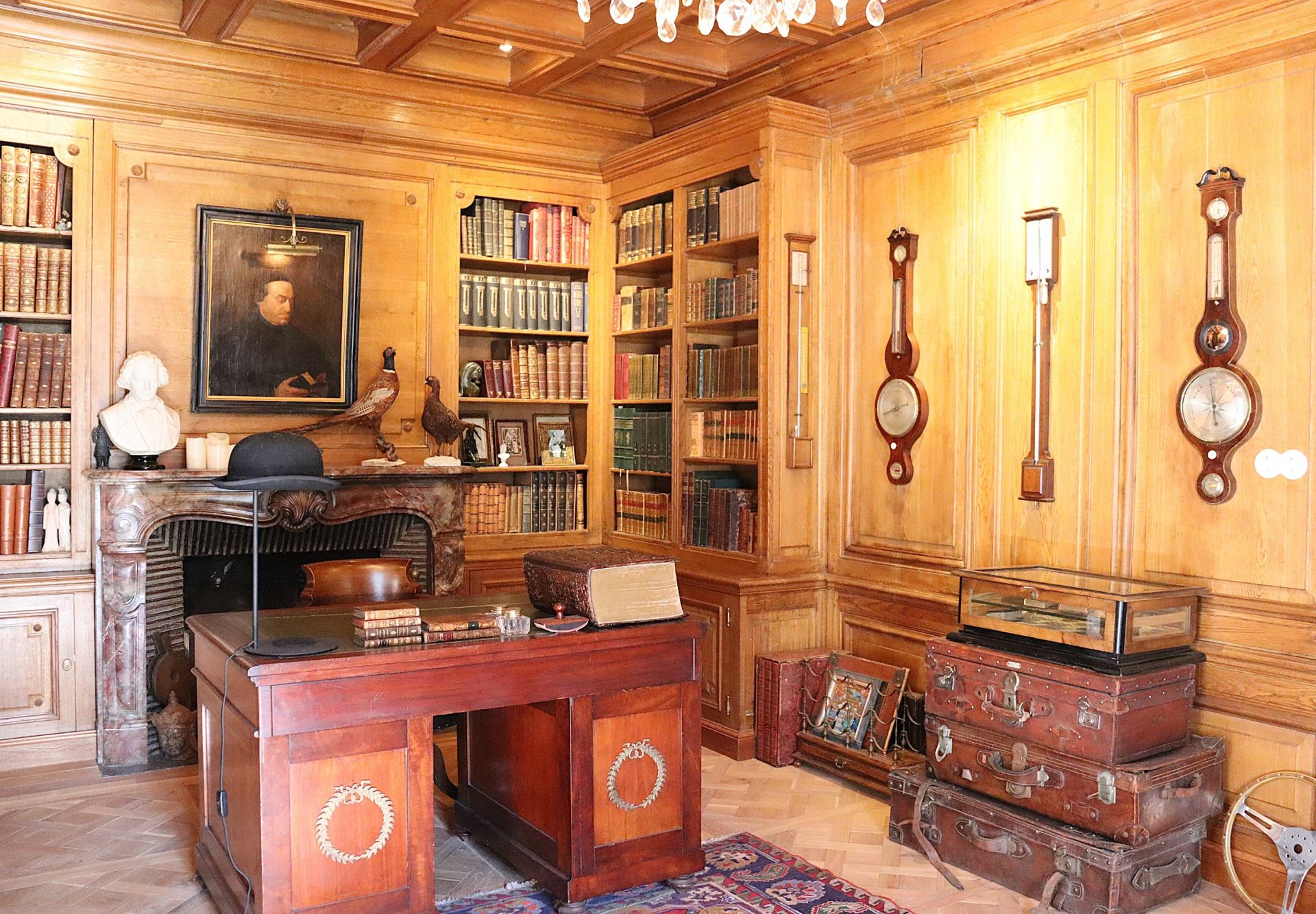 castle 15 Rooms for sale on LORGUES (83510)