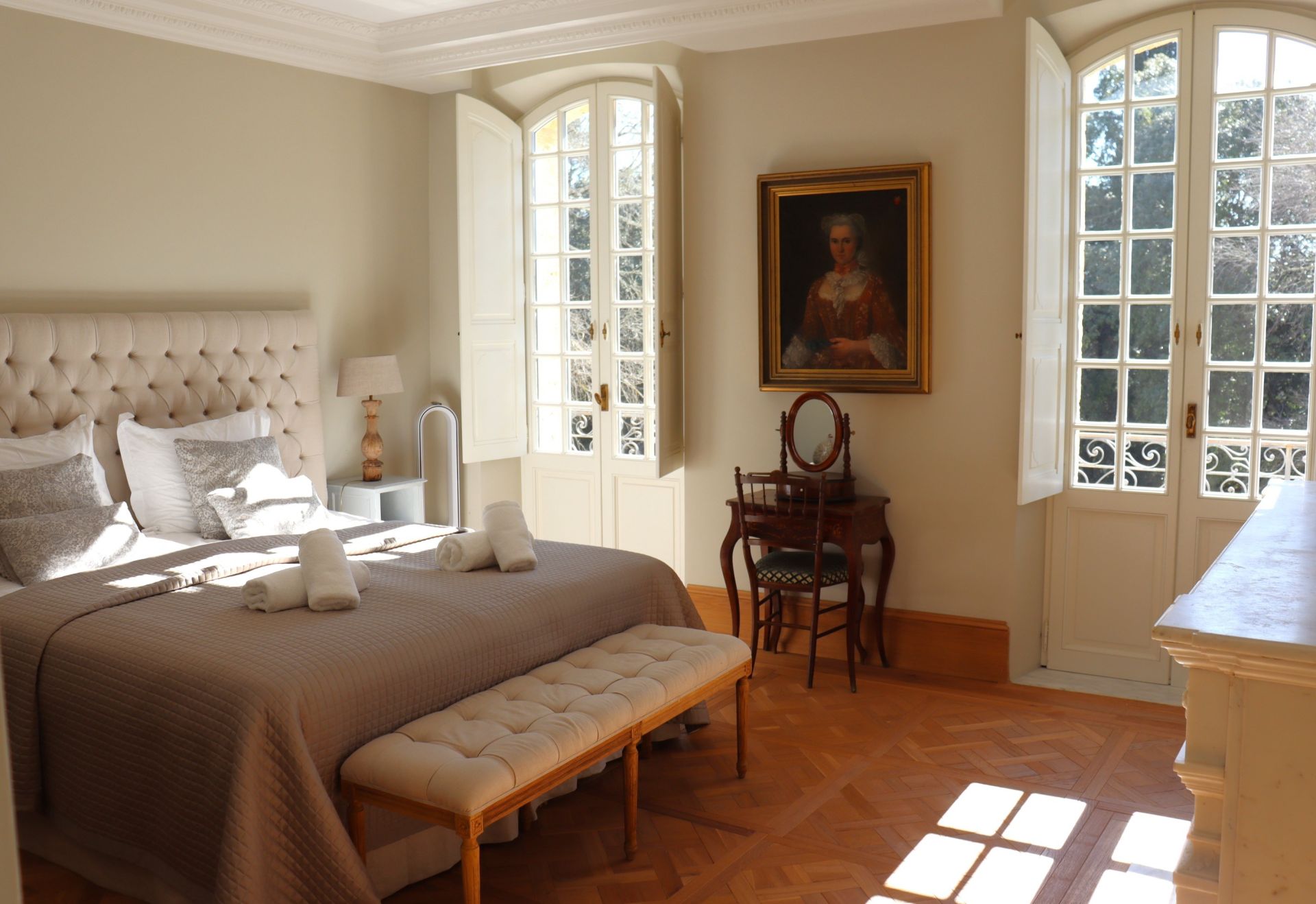 castle 15 Rooms for sale on LORGUES (83510)