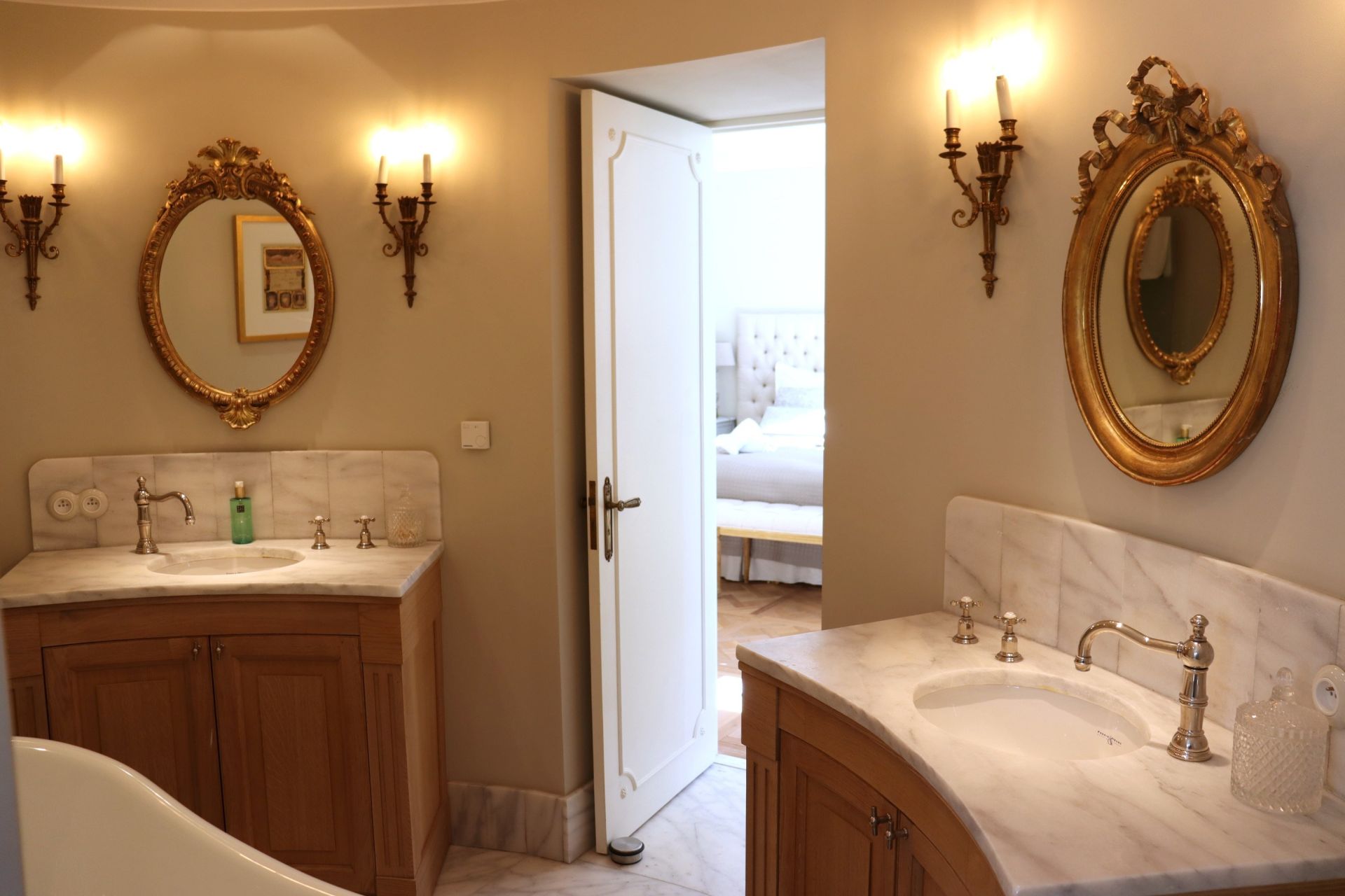 castle 15 Rooms for sale on LORGUES (83510)