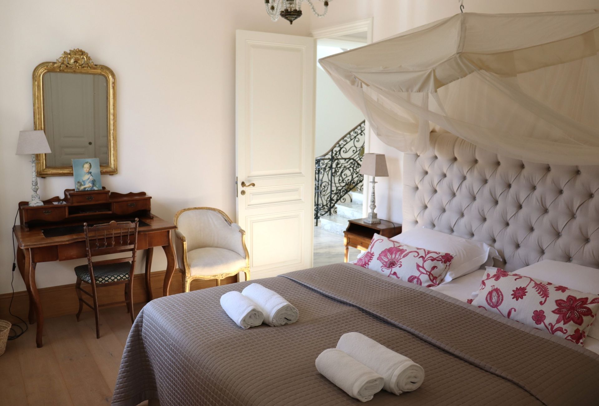 castle 15 Rooms for sale on LORGUES (83510)