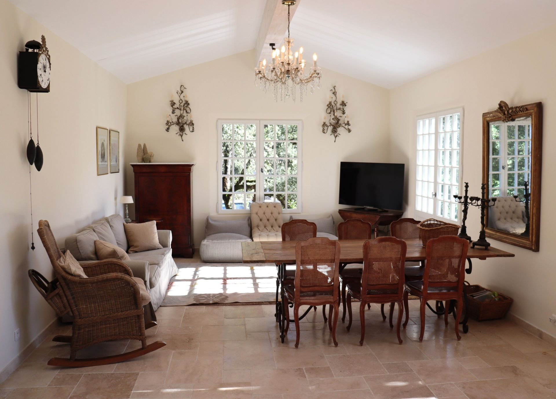 castle 15 Rooms for sale on LORGUES (83510)