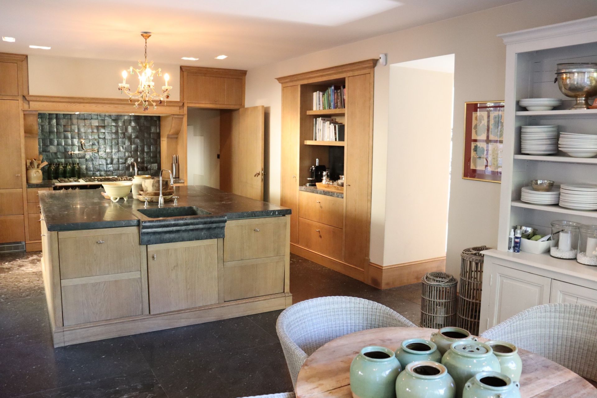 castle 15 Rooms for sale on LORGUES (83510)