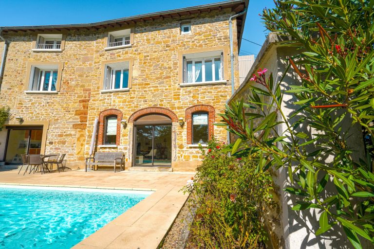 luxury house 6 Rooms for sale on DARDILLY (69570)