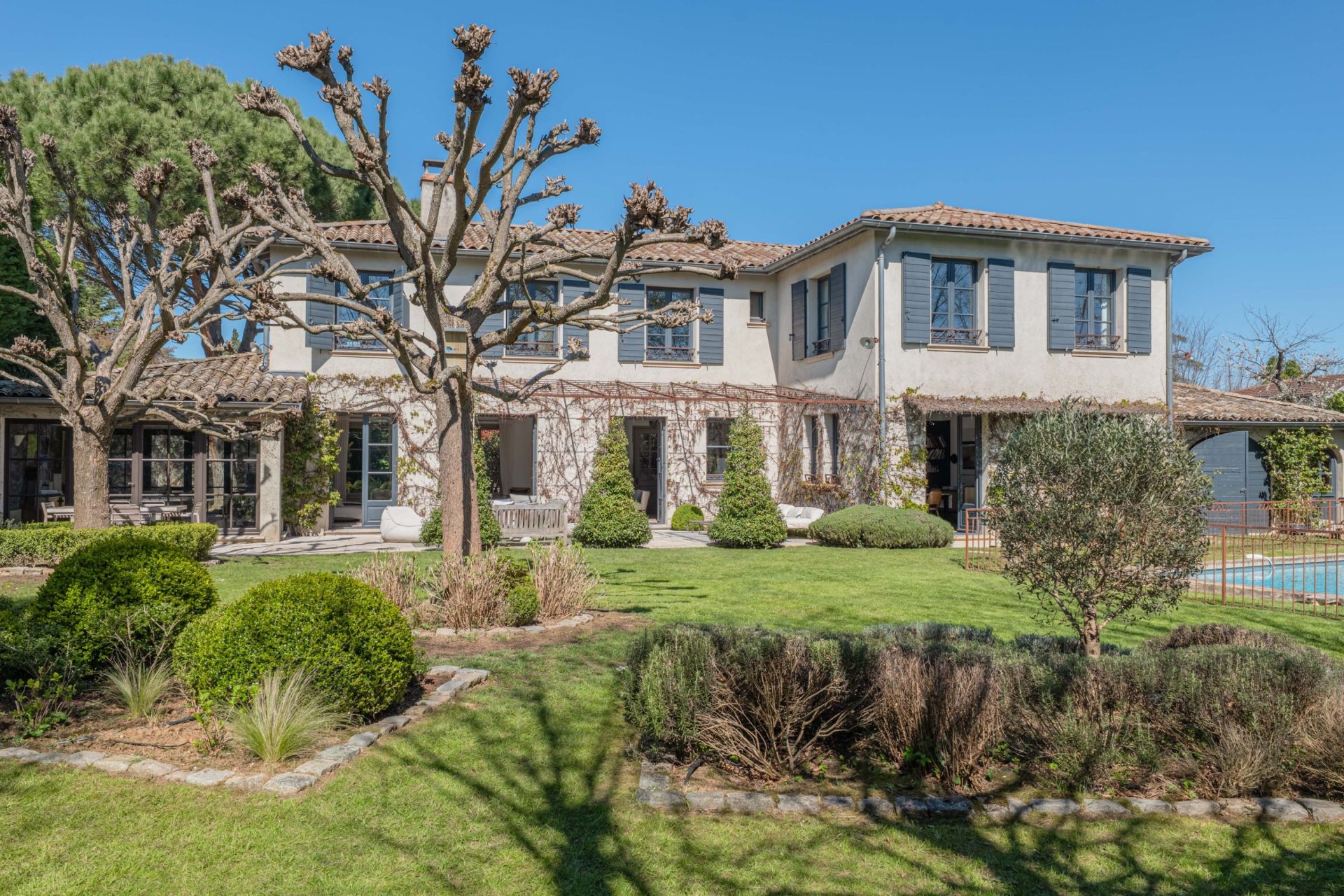 mansion 9 Rooms for sale on ST DIDIER AU MONT D OR (69370)