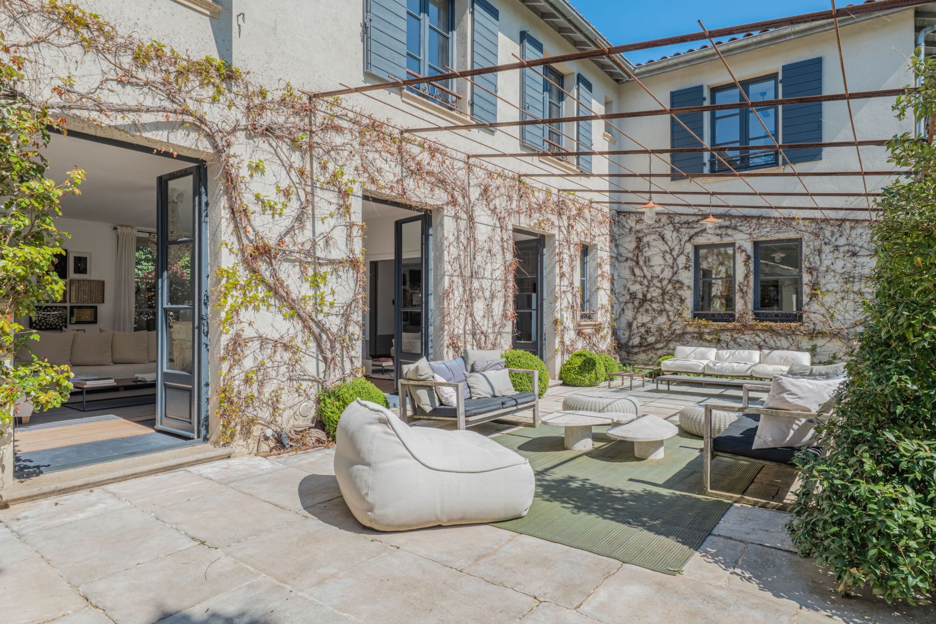 mansion 9 Rooms for sale on ST DIDIER AU MONT D OR (69370)