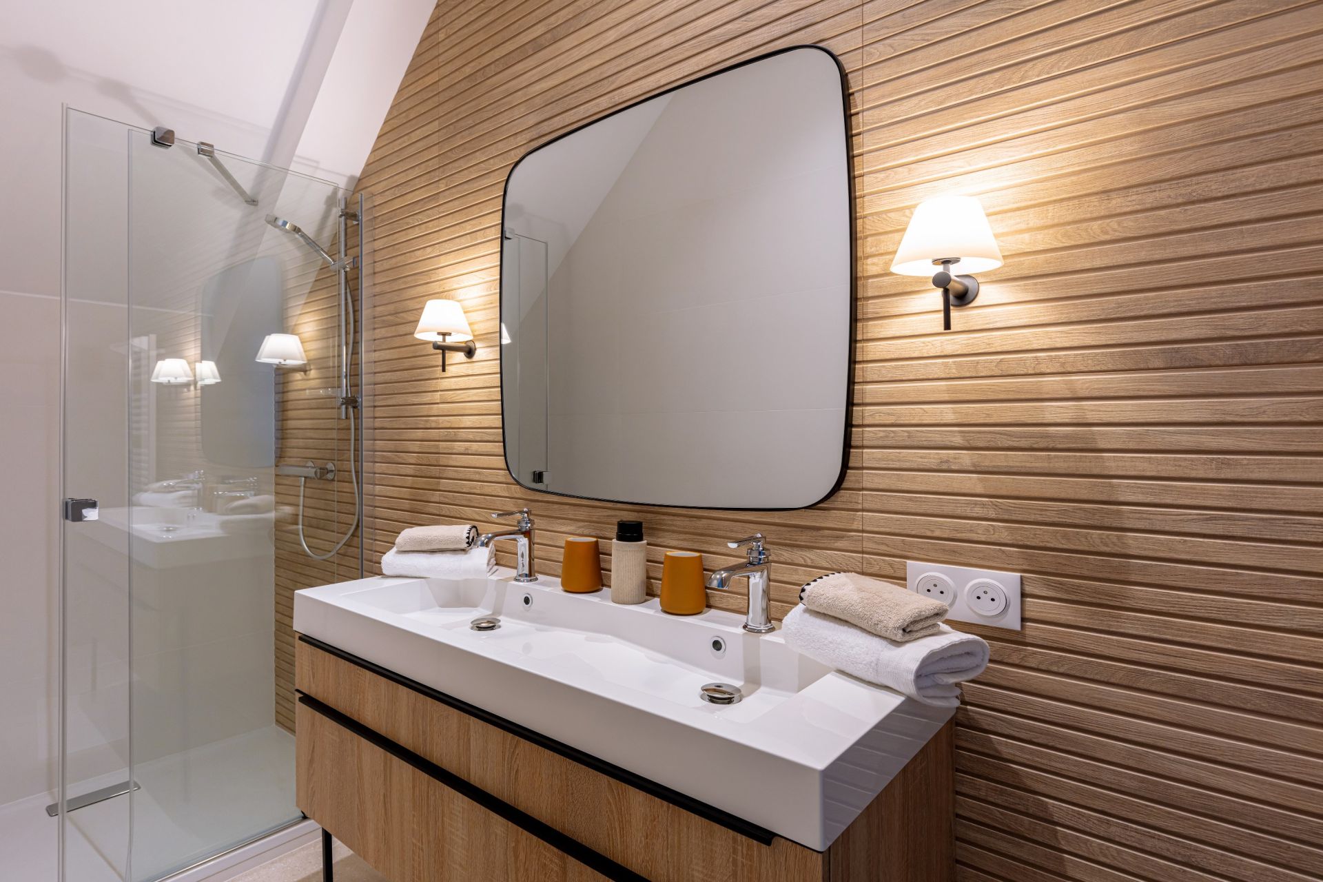 luxury property 16 Rooms for seasonal rent on TREMEOC (29120)