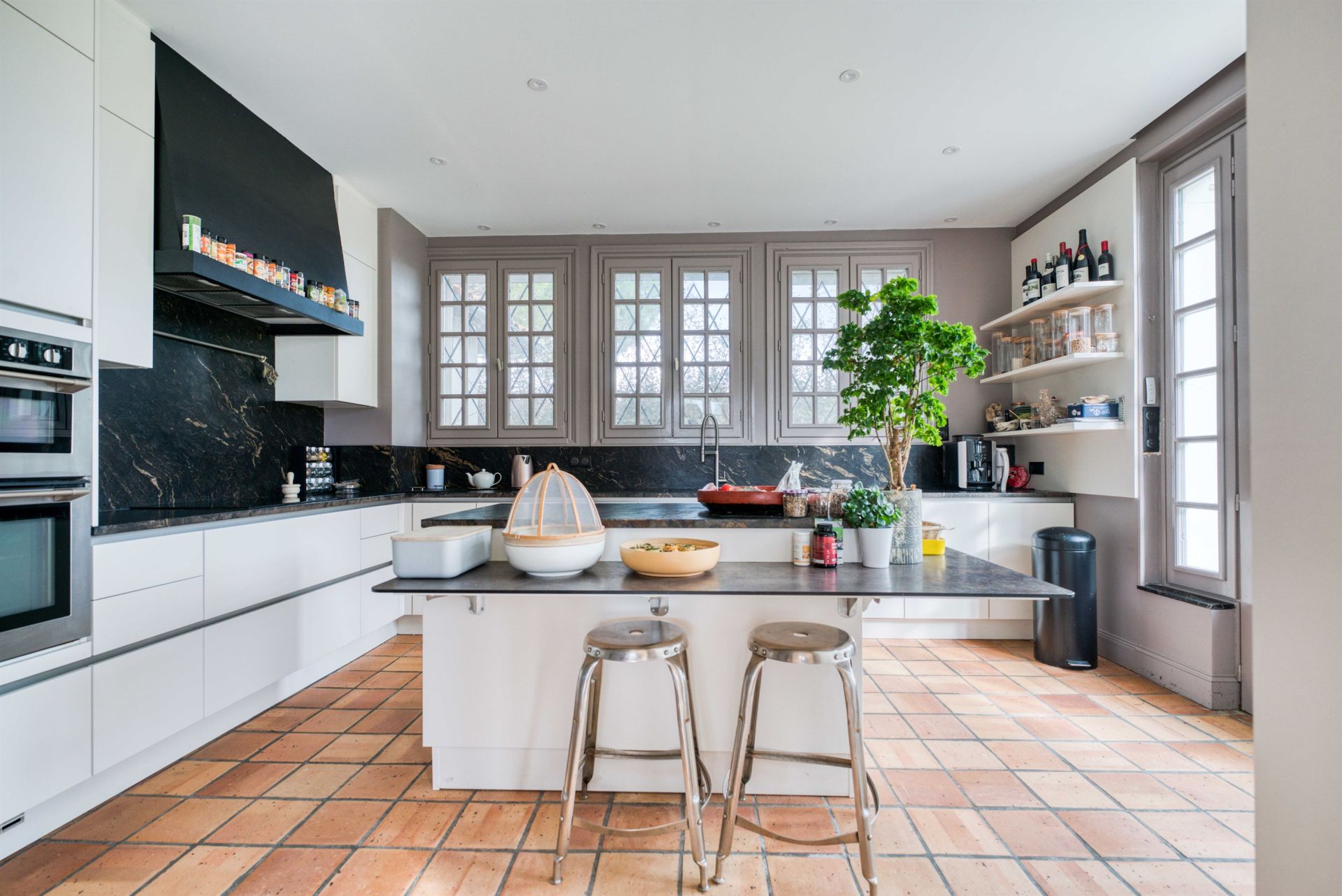 luxury house 7 Rooms for sale on LA TREMBLADE (17390)