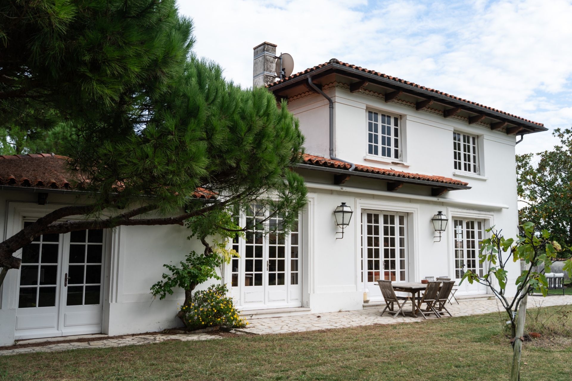 luxury house 7 Rooms for sale on LA TREMBLADE (17390)