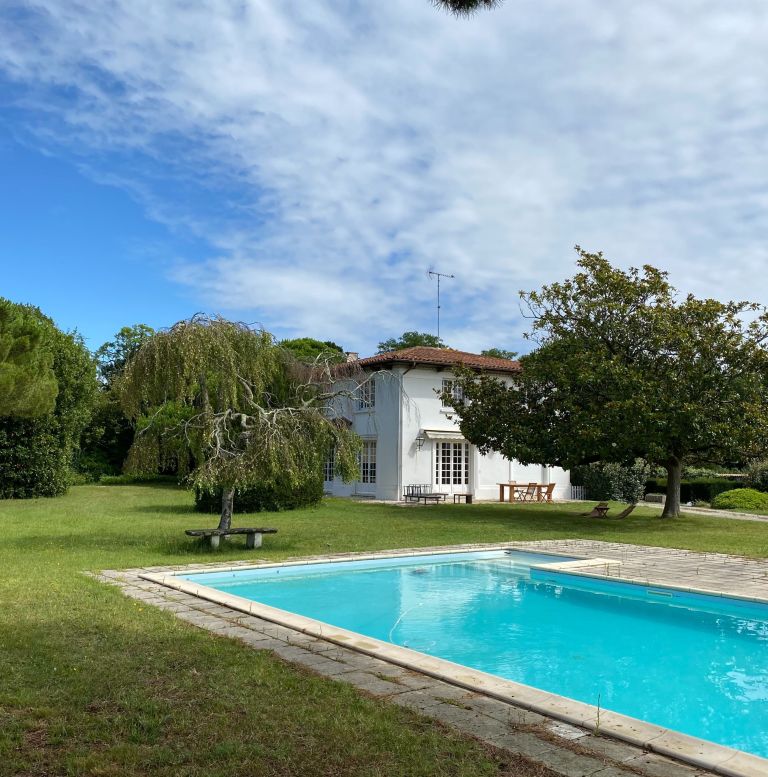 luxury house 7 Rooms for sale on LA TREMBLADE (17390)
