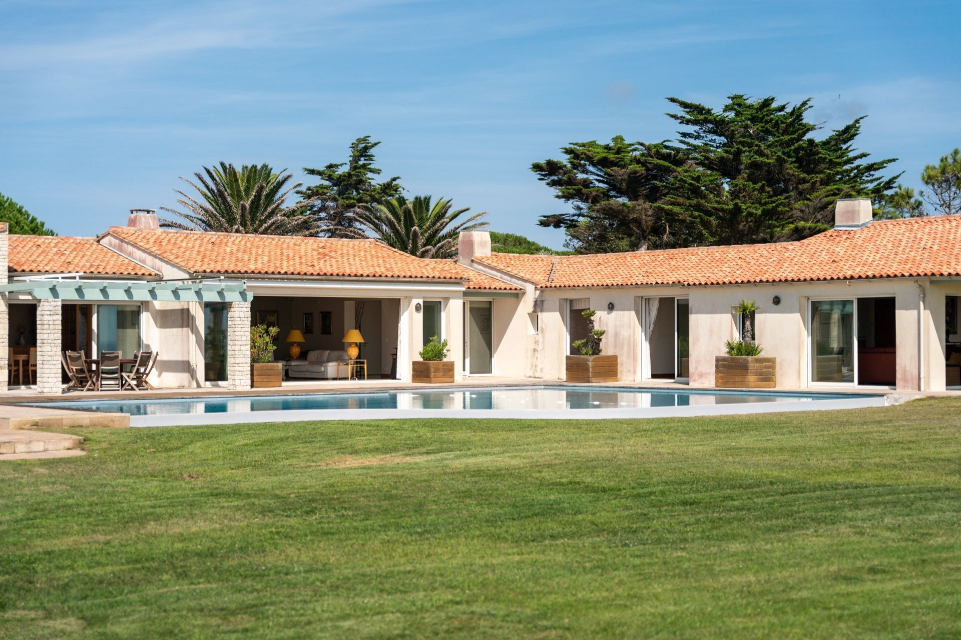 luxury house 11 Rooms for sale on STE MARIE DE RE (17740)