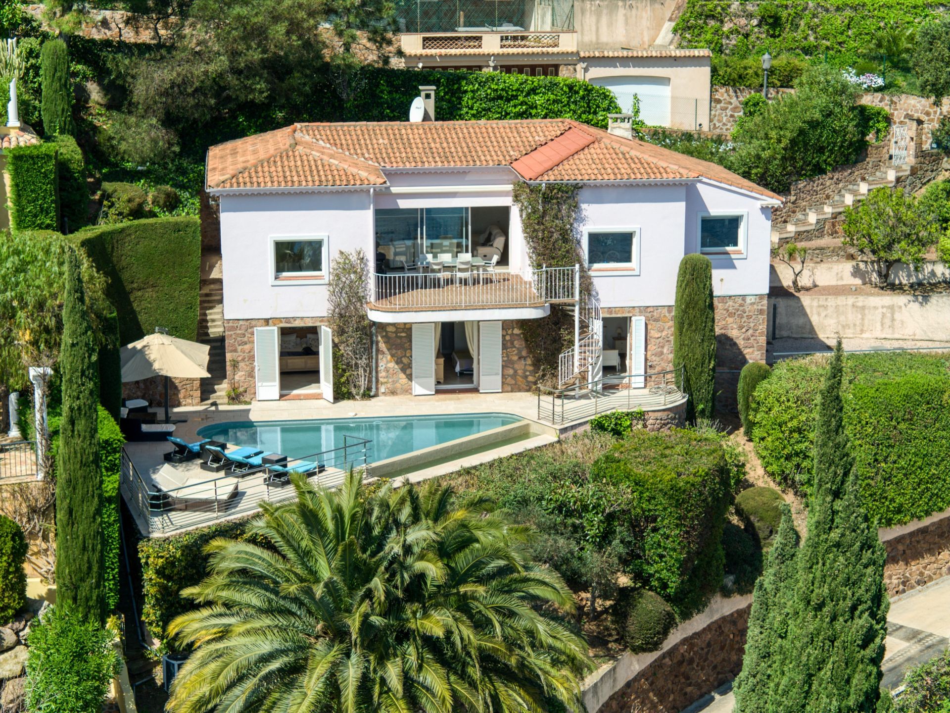 luxury villa 6 Rooms for sale on THEOULE SUR MER (06590)