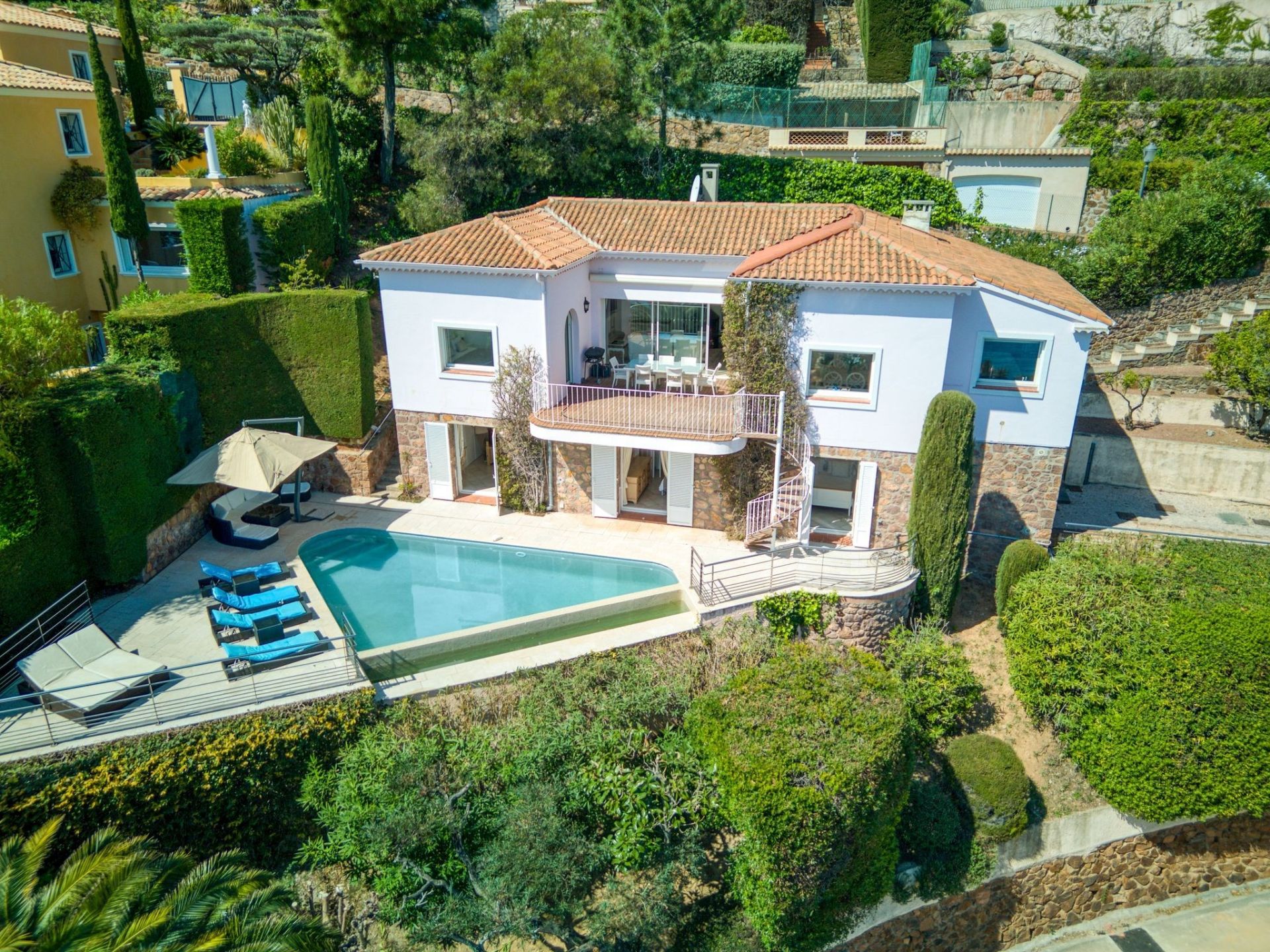 luxury villa 6 Rooms for sale on THEOULE SUR MER (06590)