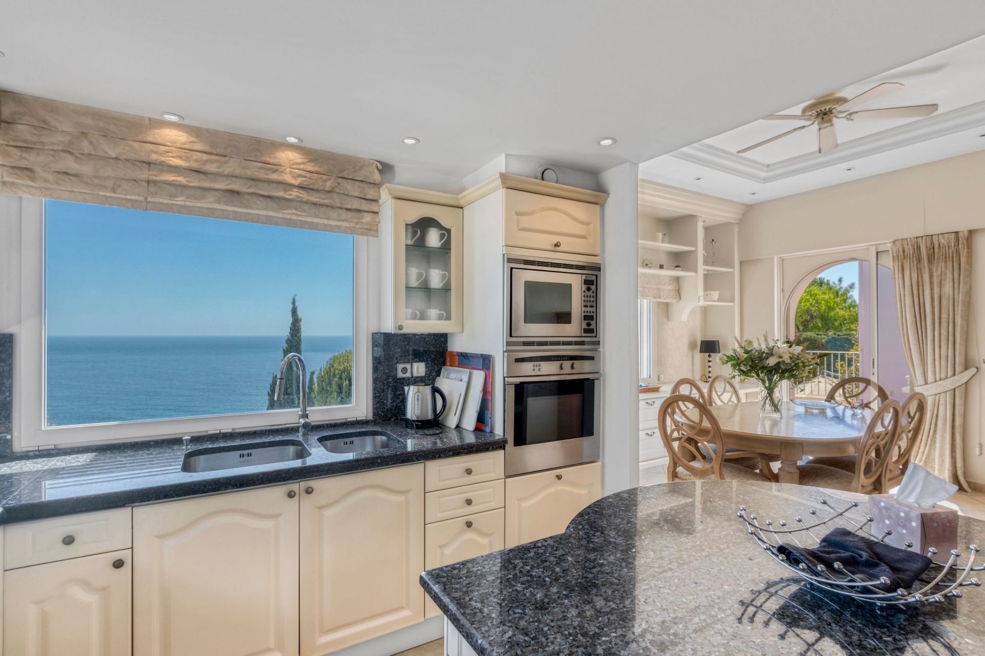 luxury villa 6 Rooms for sale on THEOULE SUR MER (06590)