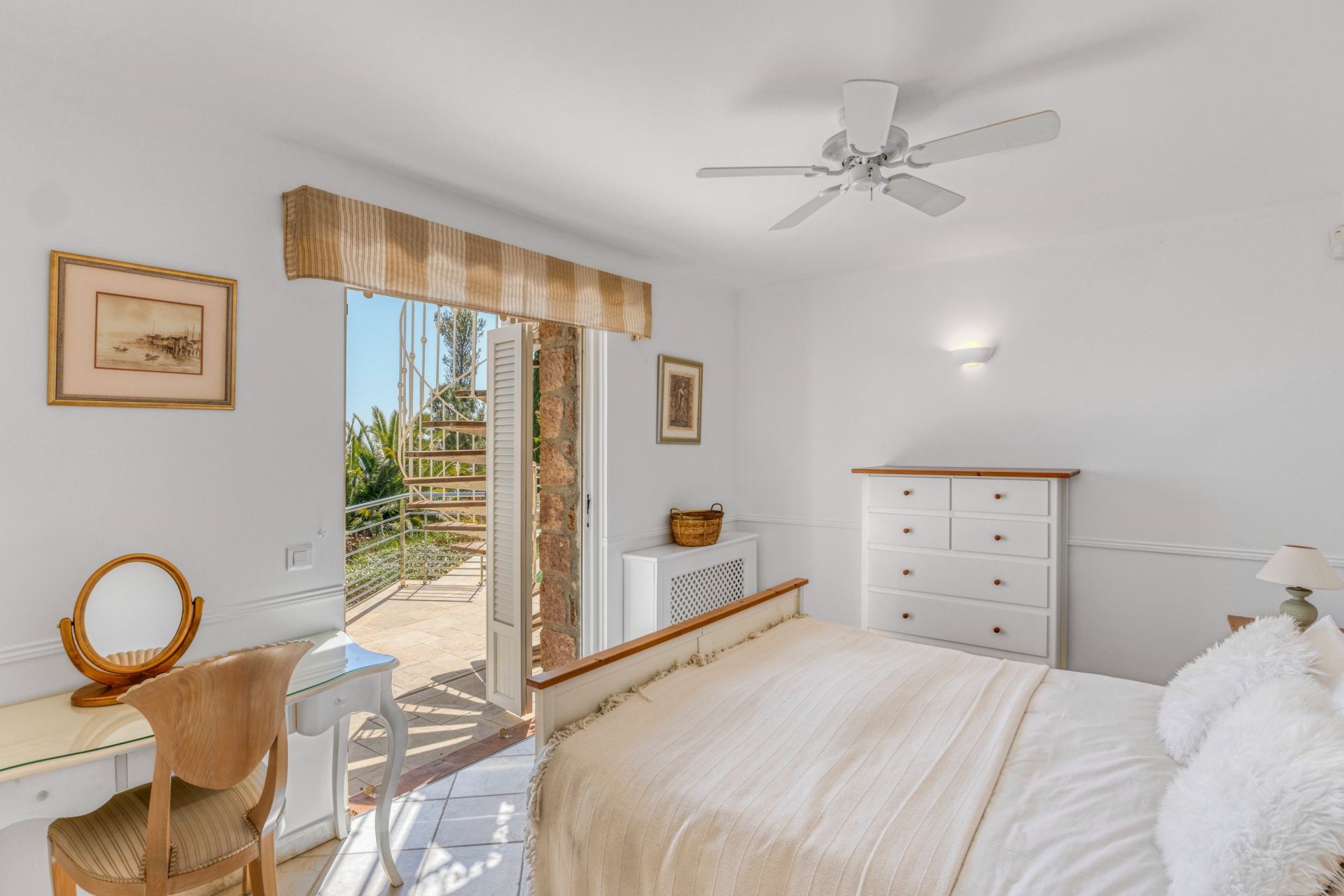 luxury villa 6 Rooms for sale on THEOULE SUR MER (06590)