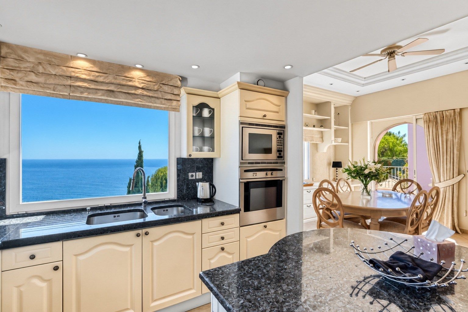 luxury villa 6 Rooms for sale on THEOULE SUR MER (06590)