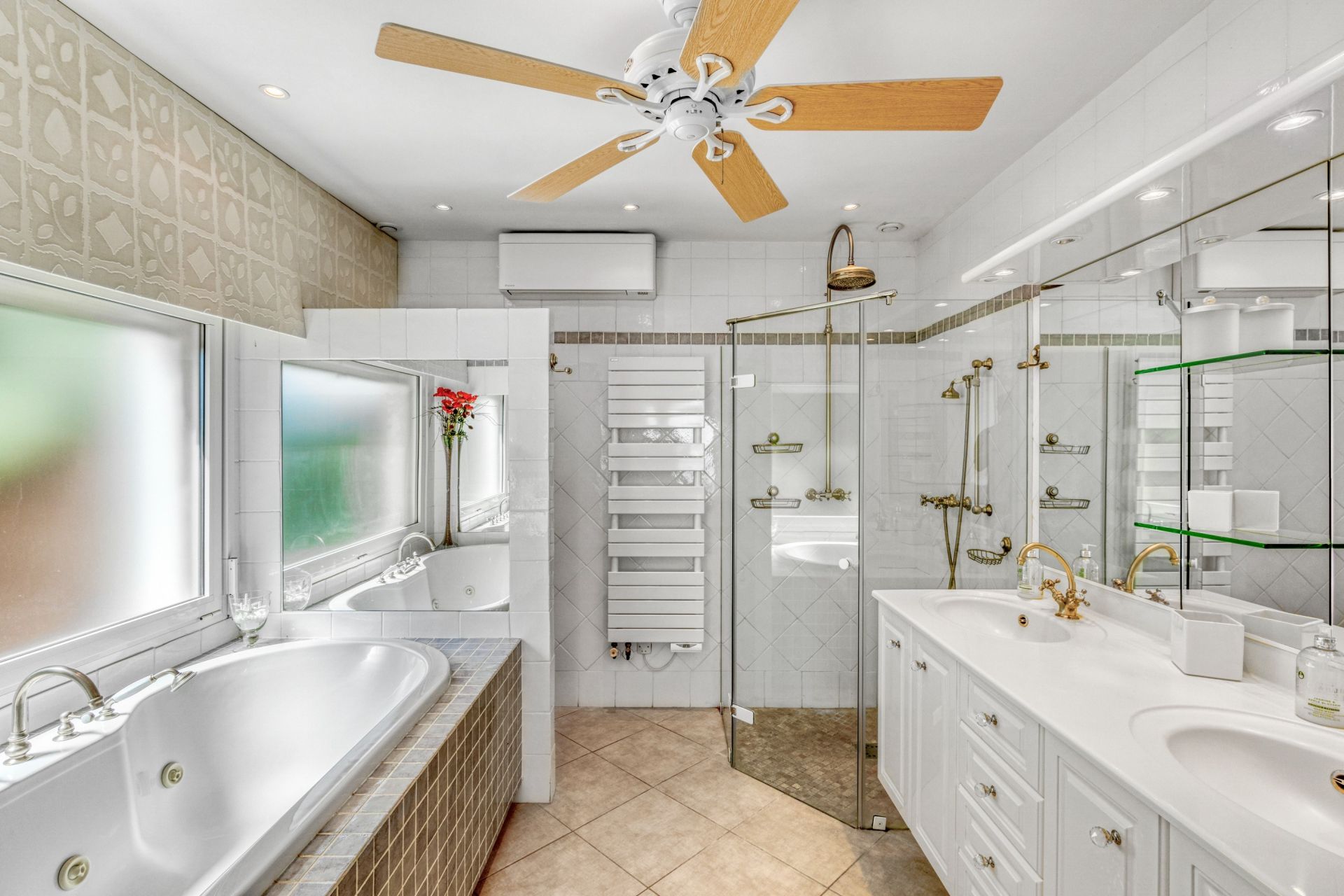 luxury villa 6 Rooms for sale on THEOULE SUR MER (06590)