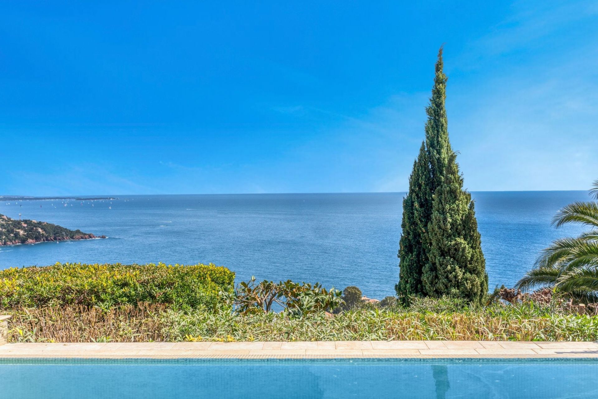 luxury villa 6 Rooms for sale on THEOULE SUR MER (06590)