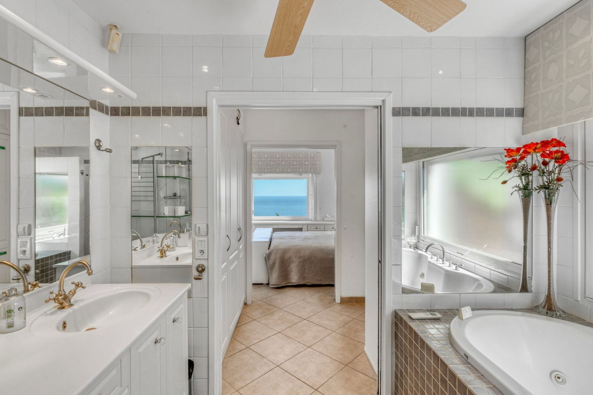 luxury villa 6 Rooms for sale on THEOULE SUR MER (06590)