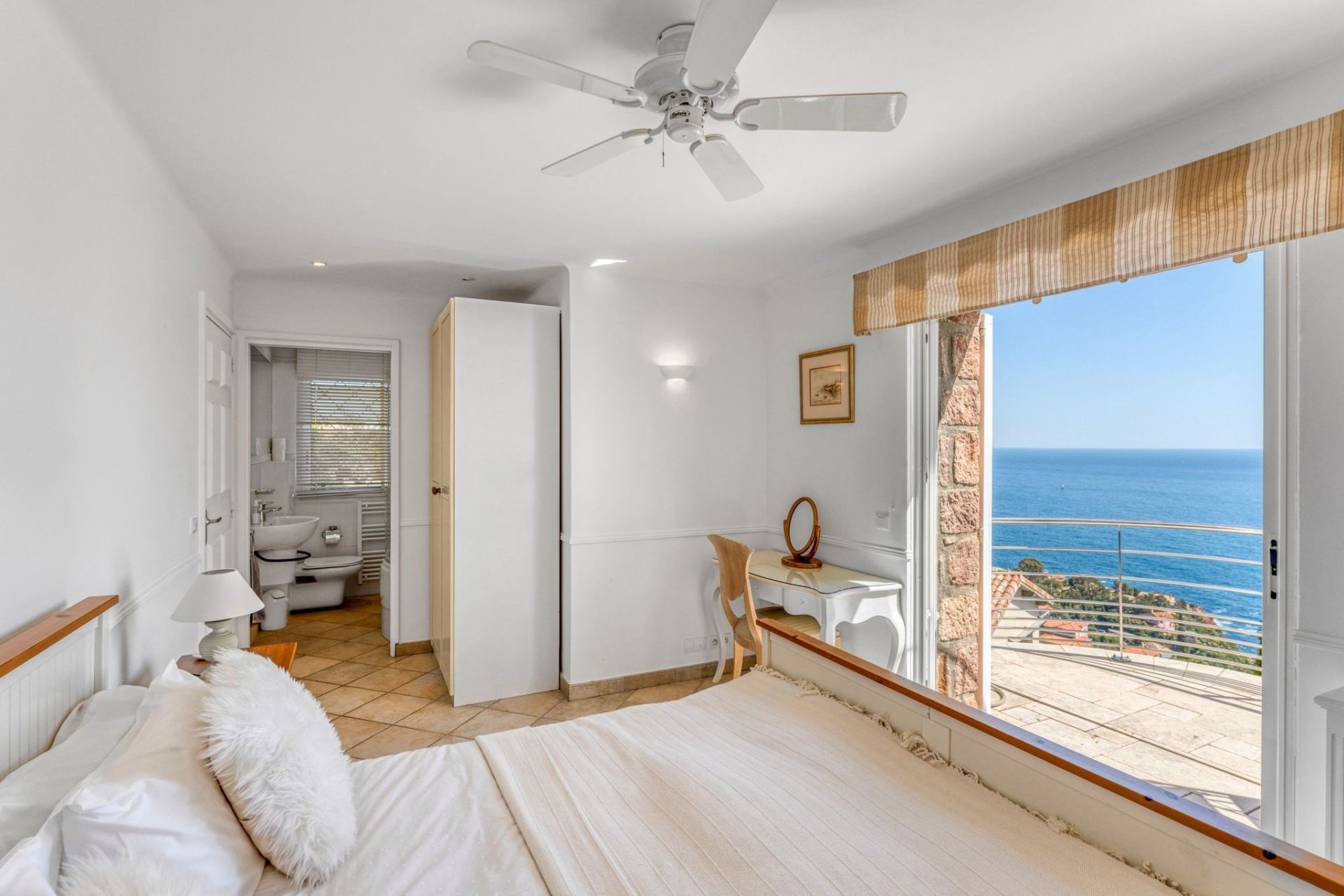 luxury villa 6 Rooms for sale on THEOULE SUR MER (06590)