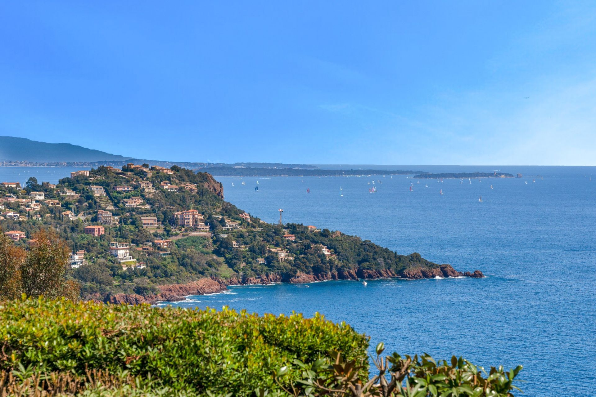 luxury villa 6 Rooms for sale on THEOULE SUR MER (06590)
