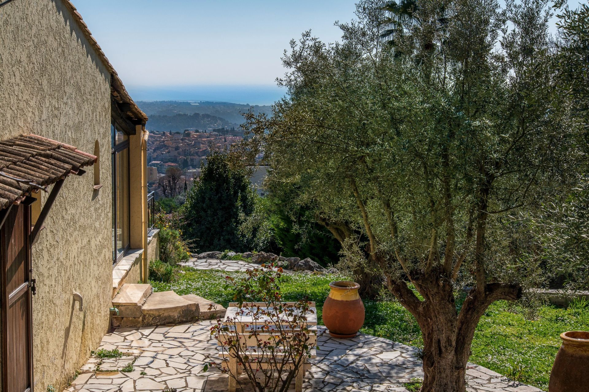 luxury provencale house 7 Rooms for sale on VENCE (06140)