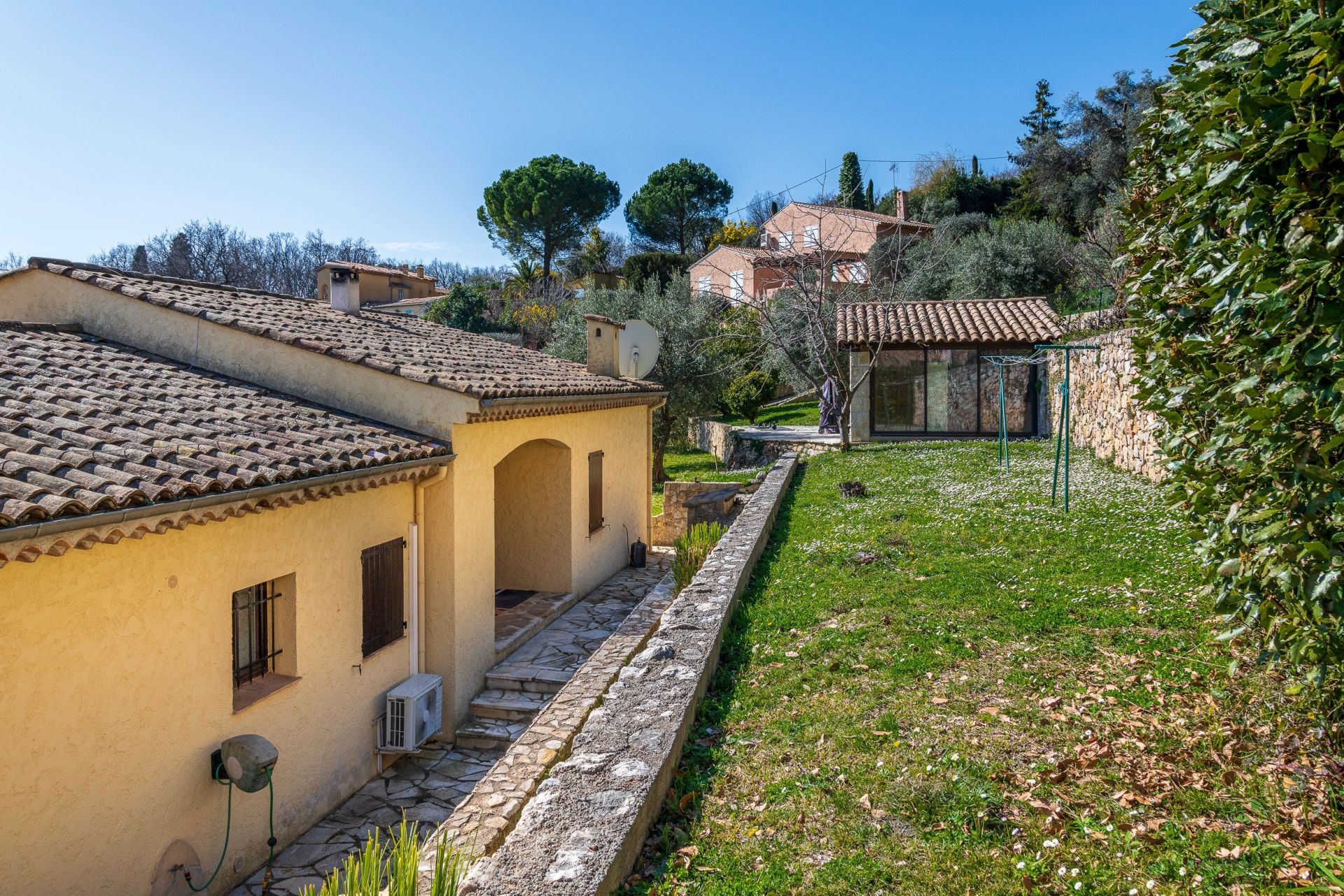 luxury provencale house 7 Rooms for sale on VENCE (06140)