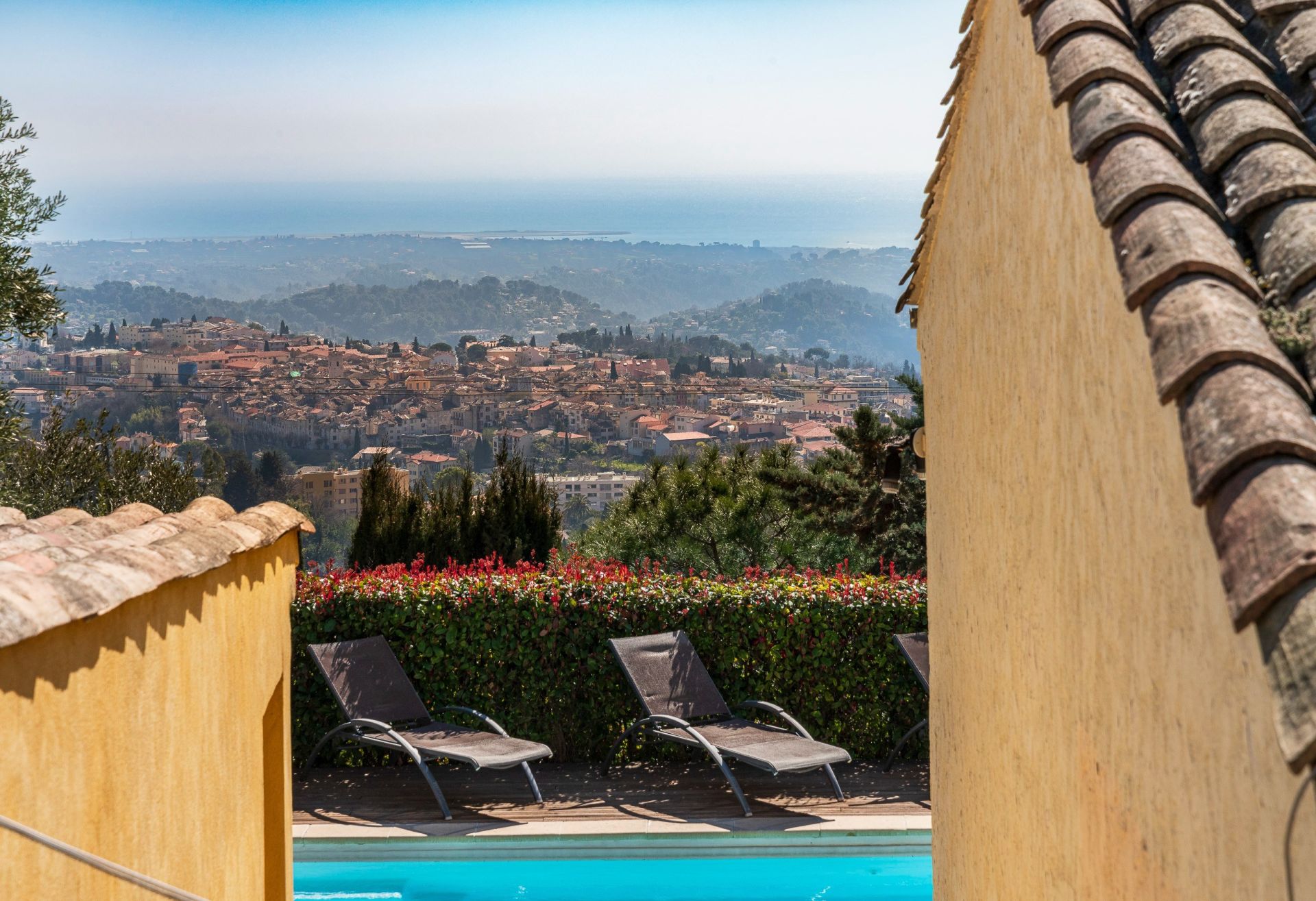 luxury provencale house 7 Rooms for sale on VENCE (06140)