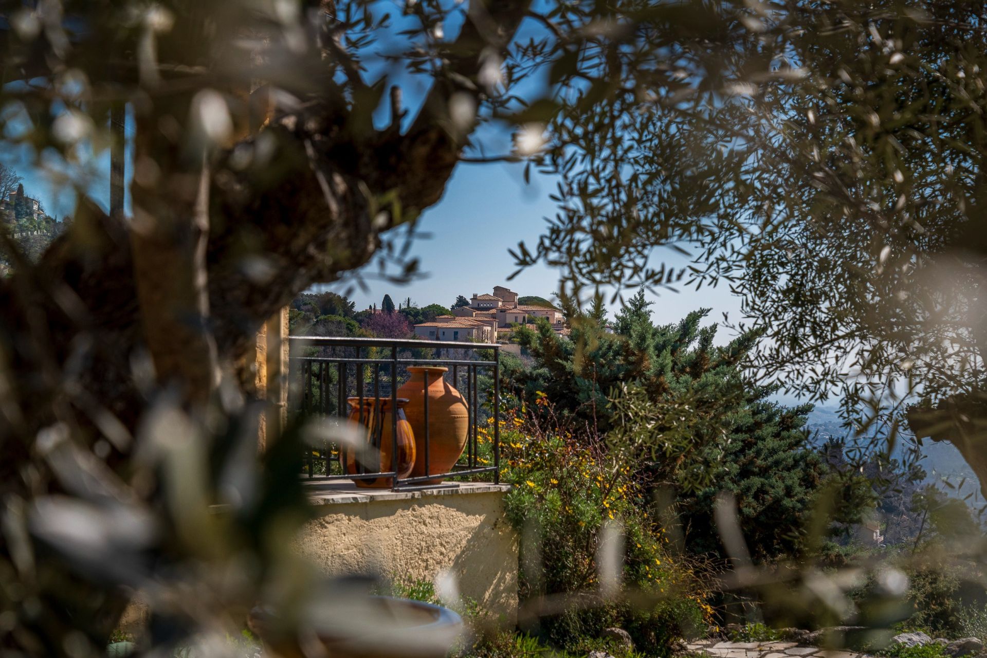 luxury provencale house 7 Rooms for sale on VENCE (06140)