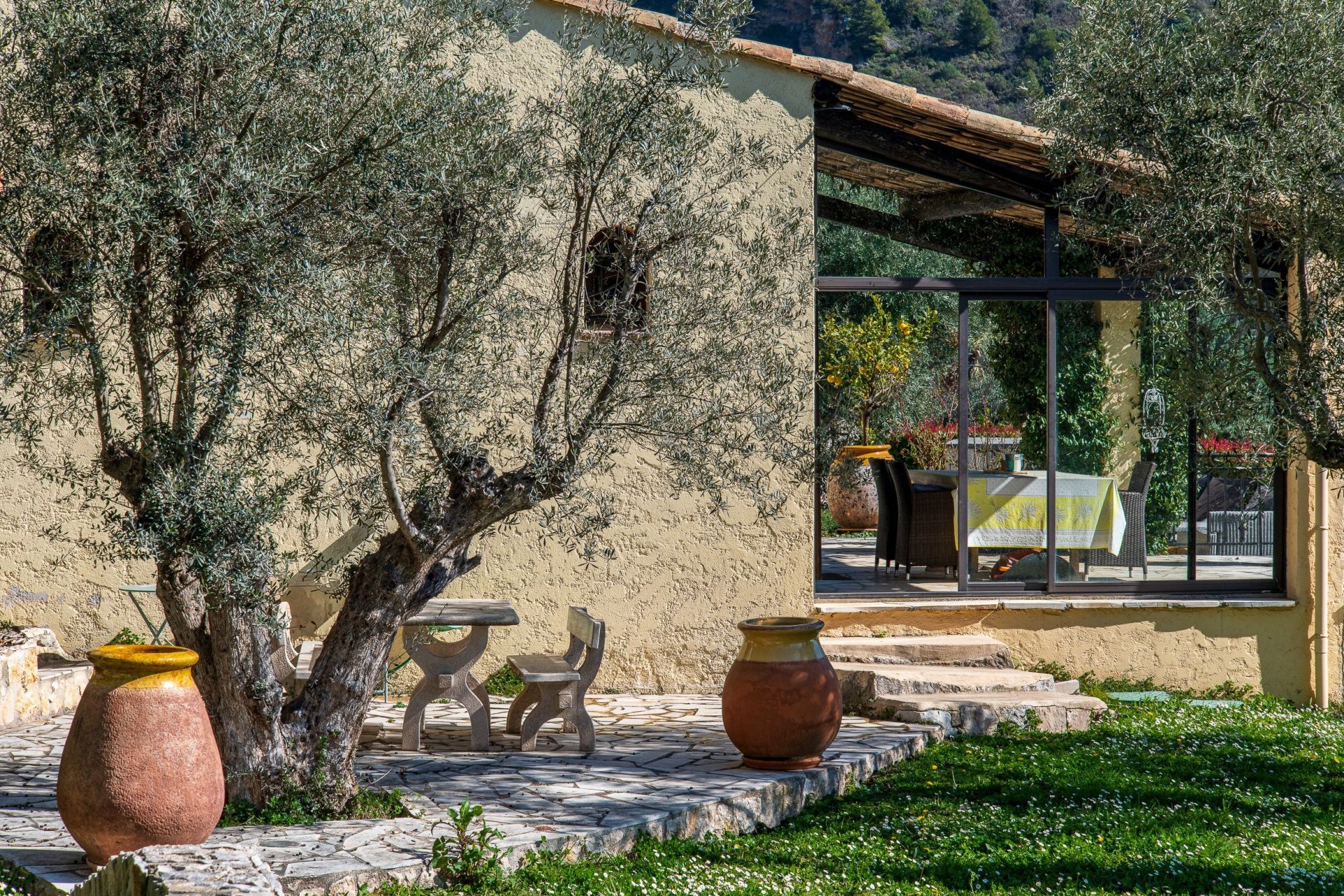 luxury provencale house 7 Rooms for sale on VENCE (06140)