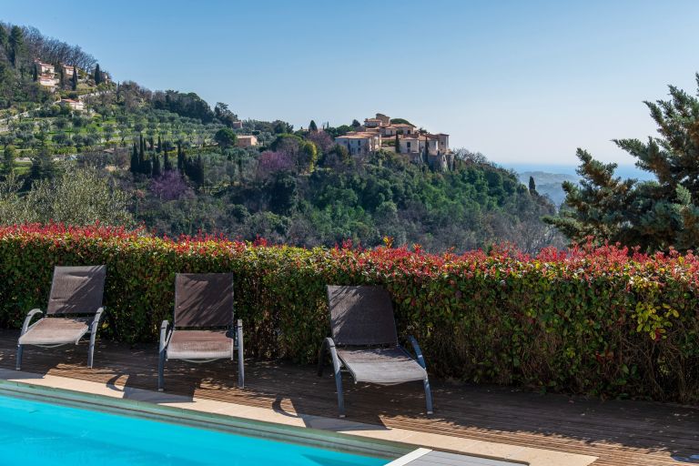 luxury provencale house 7 Rooms for sale on VENCE (06140)