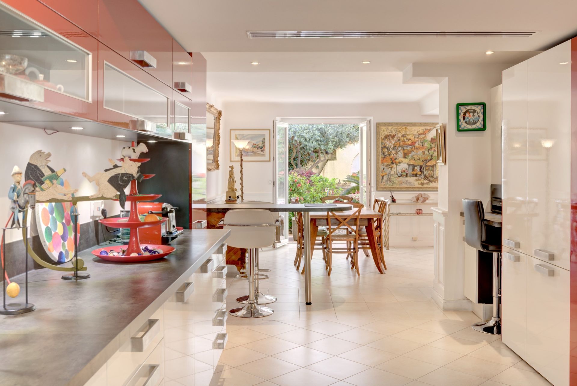 townhouse 6 Rooms for sale on CANNES (06400)