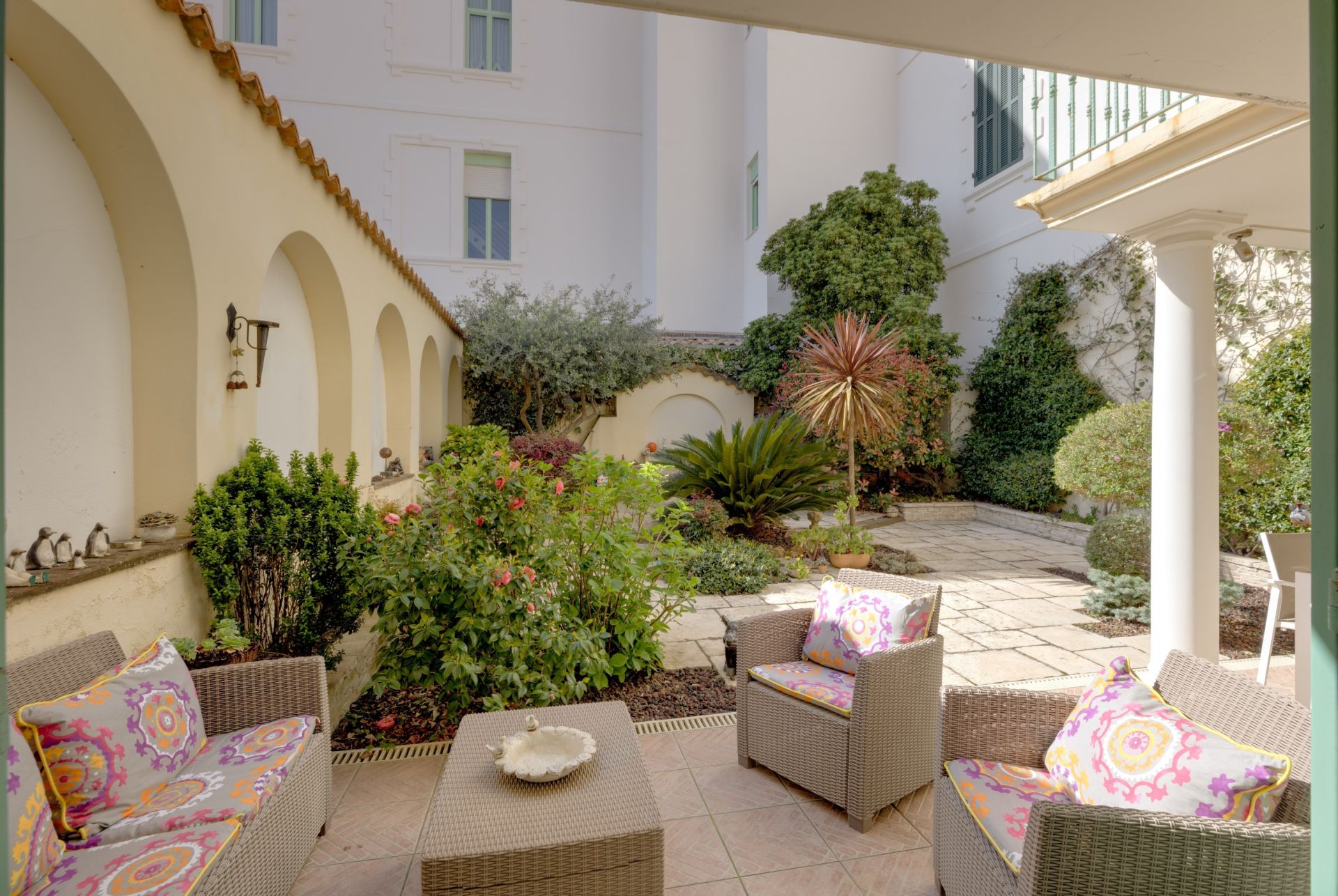 townhouse 6 Rooms for sale on CANNES (06400)