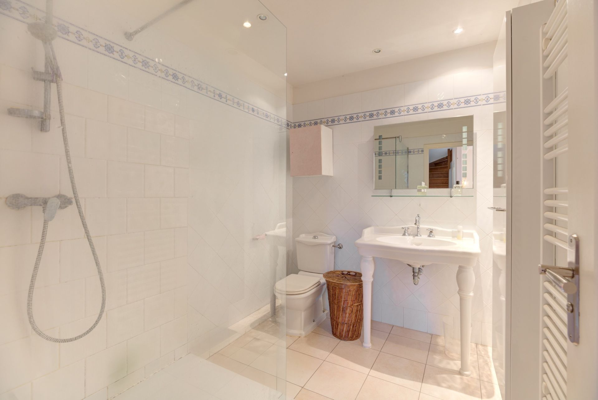 townhouse 6 Rooms for sale on CANNES (06400)