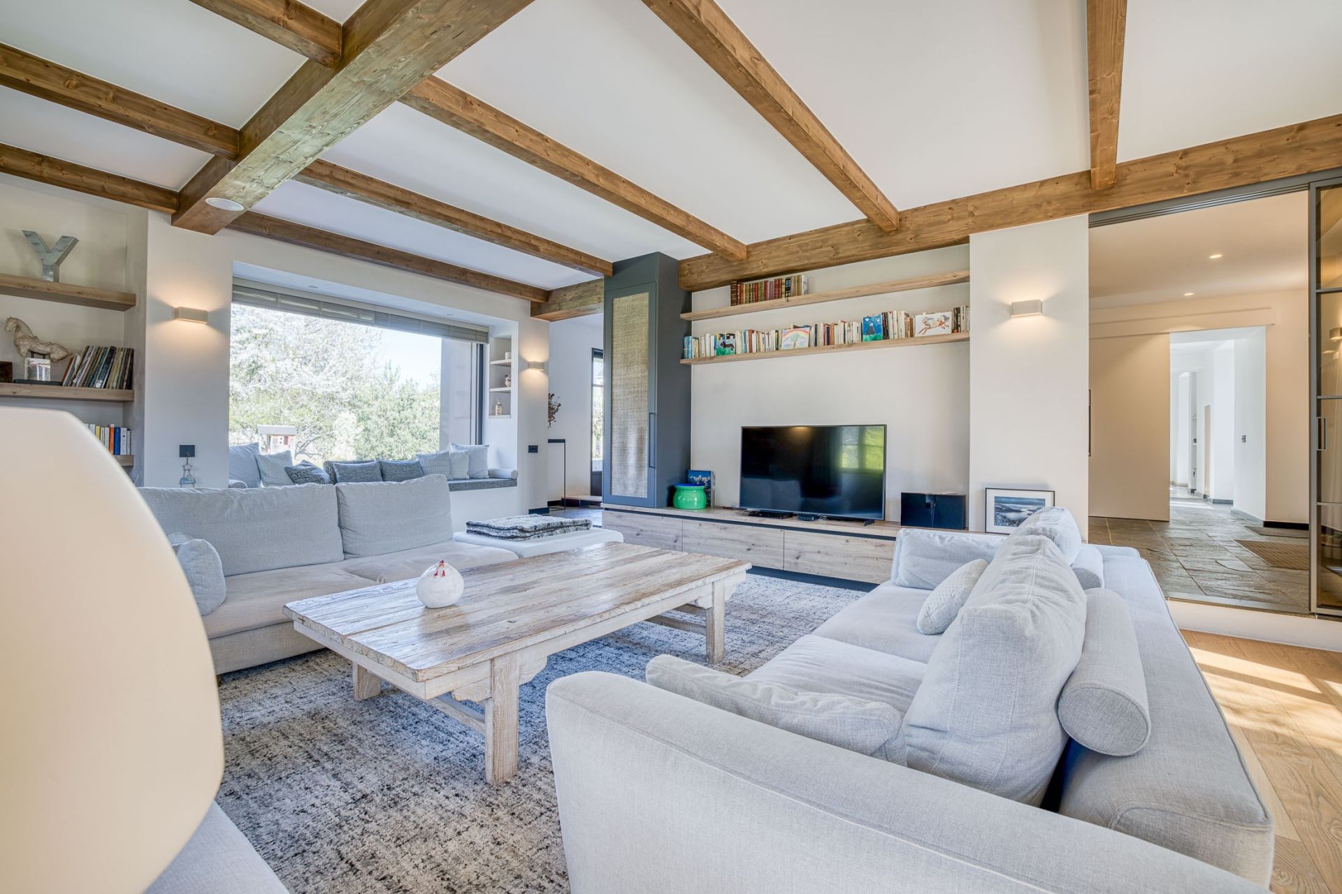 luxury house 8 Rooms for sale on ST JORIOZ (74410)