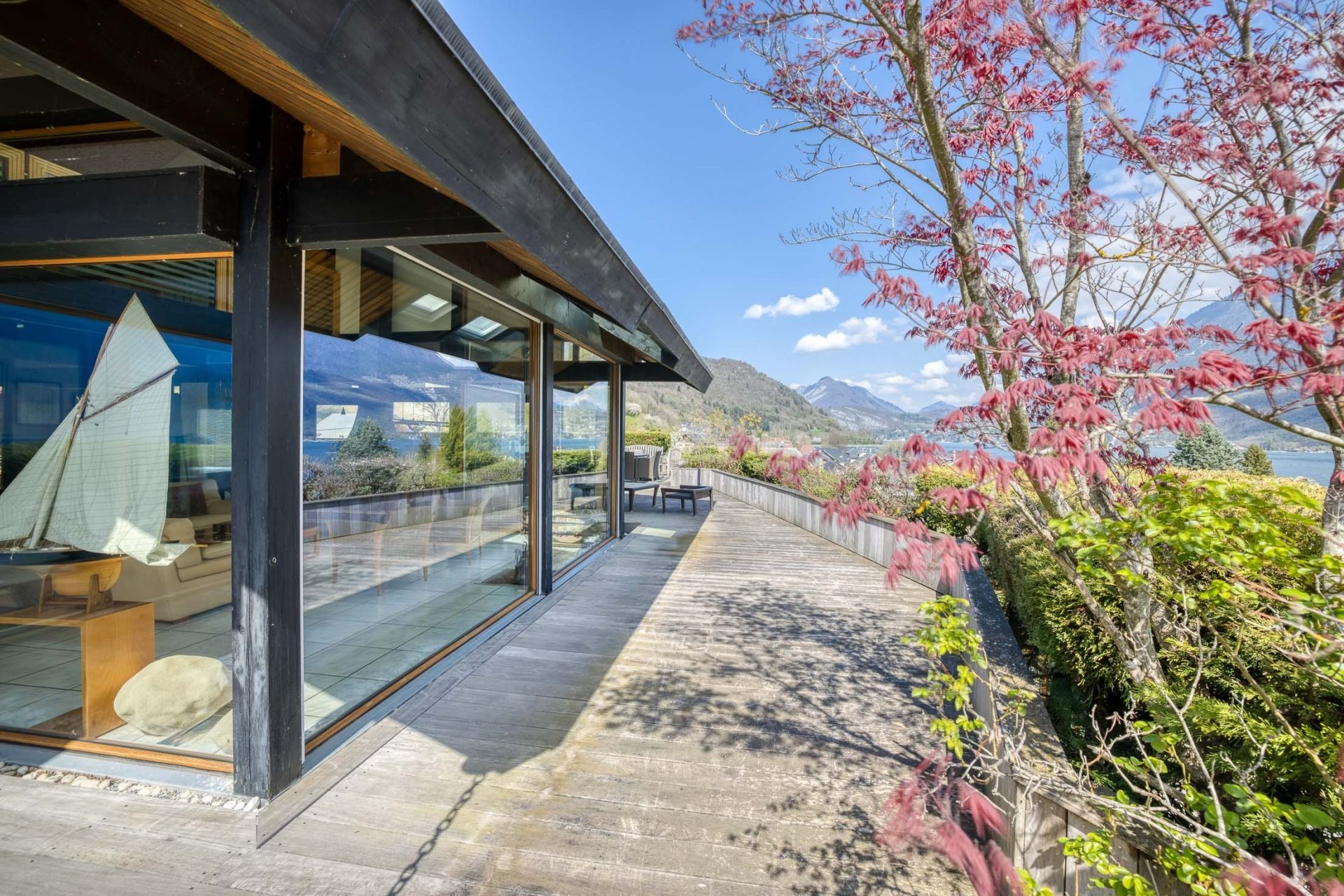 luxury house 9 Rooms for sale on DOUSSARD (74210)