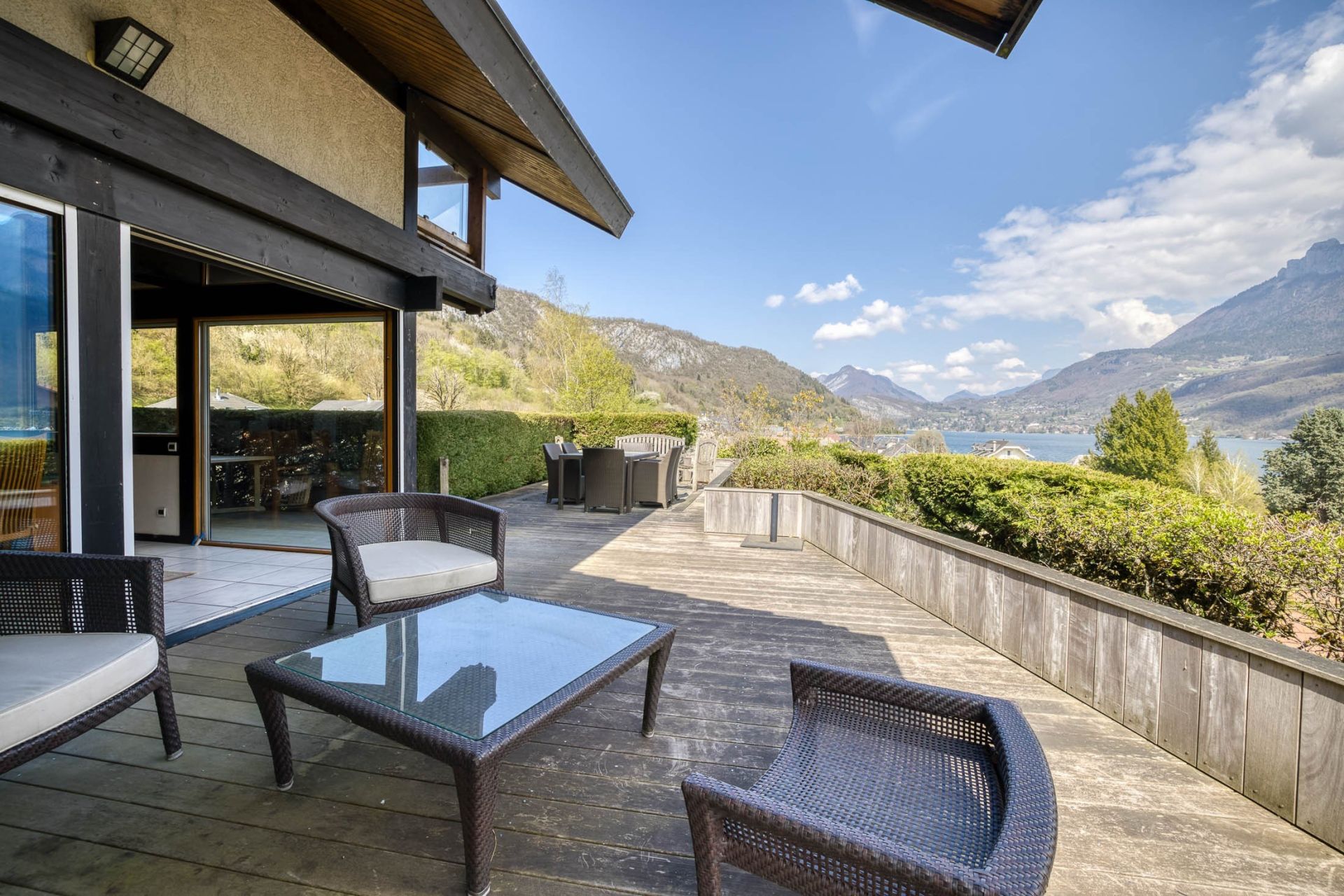 luxury house 9 Rooms for sale on DOUSSARD (74210)