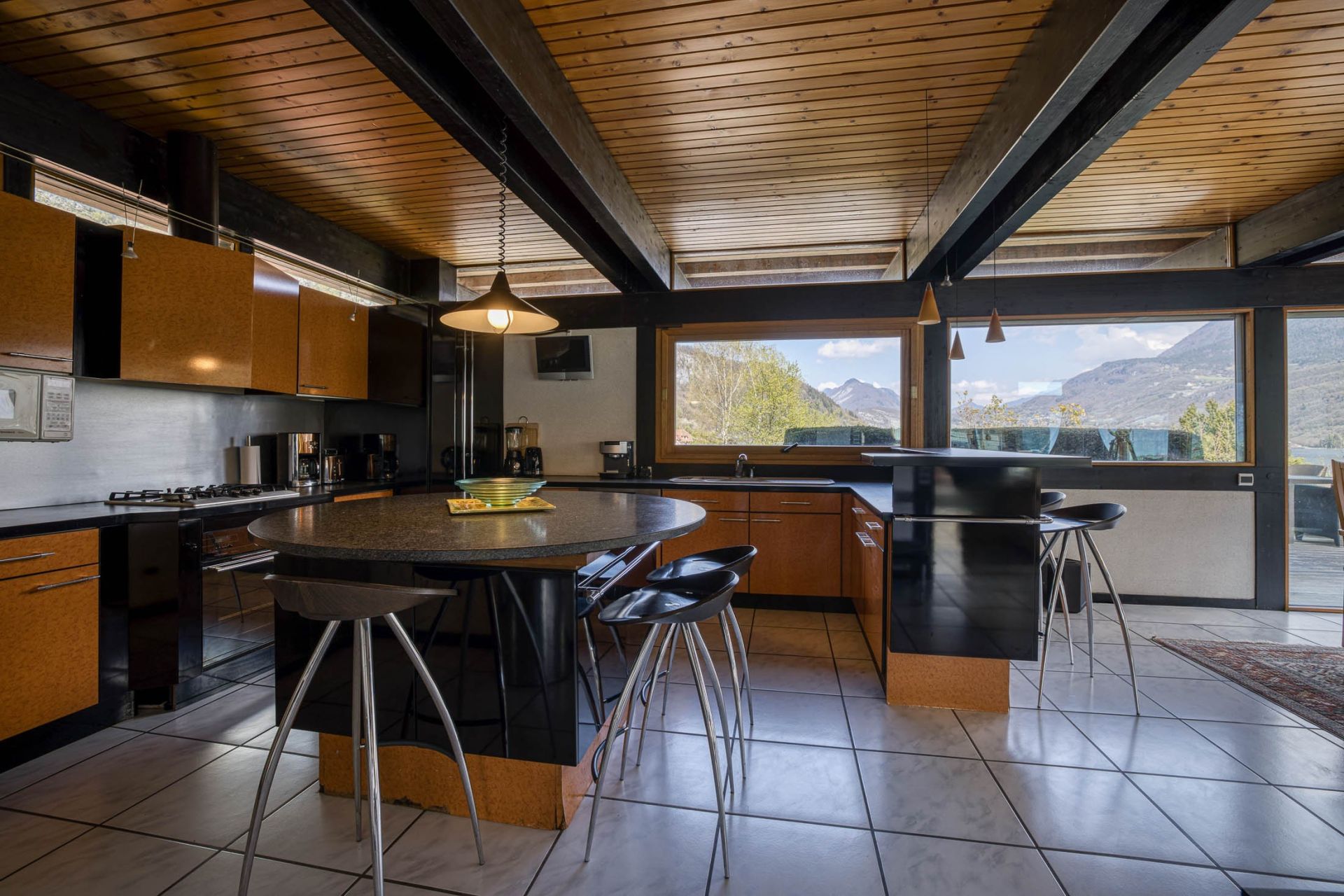 luxury house 9 Rooms for sale on DOUSSARD (74210)