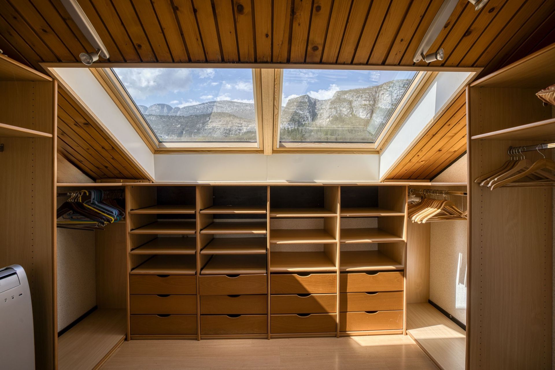 luxury house 9 Rooms for sale on DOUSSARD (74210)